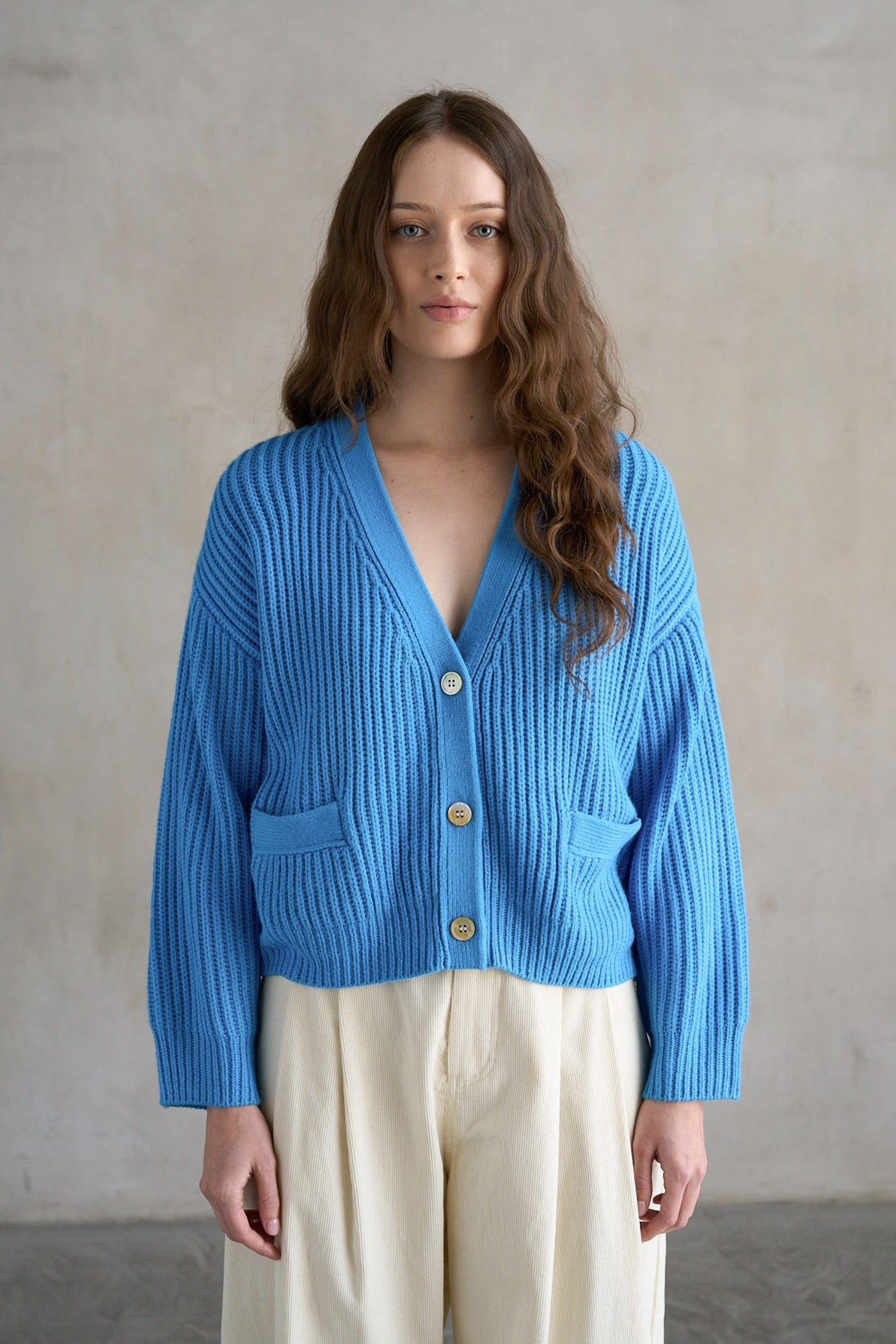 ELLE GREY CHUNKY RIBBED CARDIGAN WITH V-NECK – COBALT BLUE