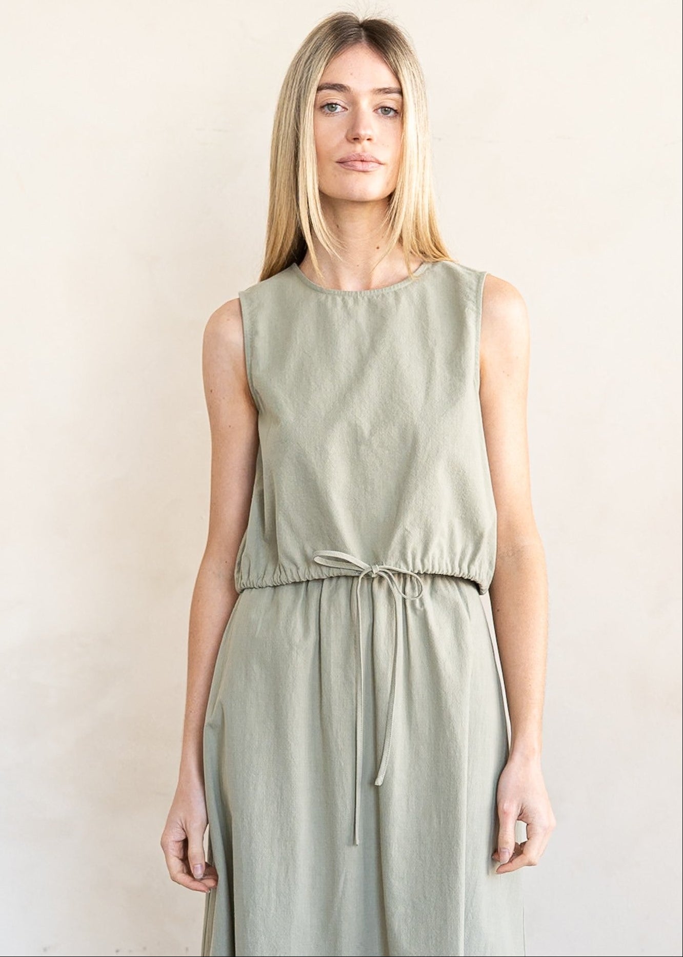 TANA TIE HEM TANK