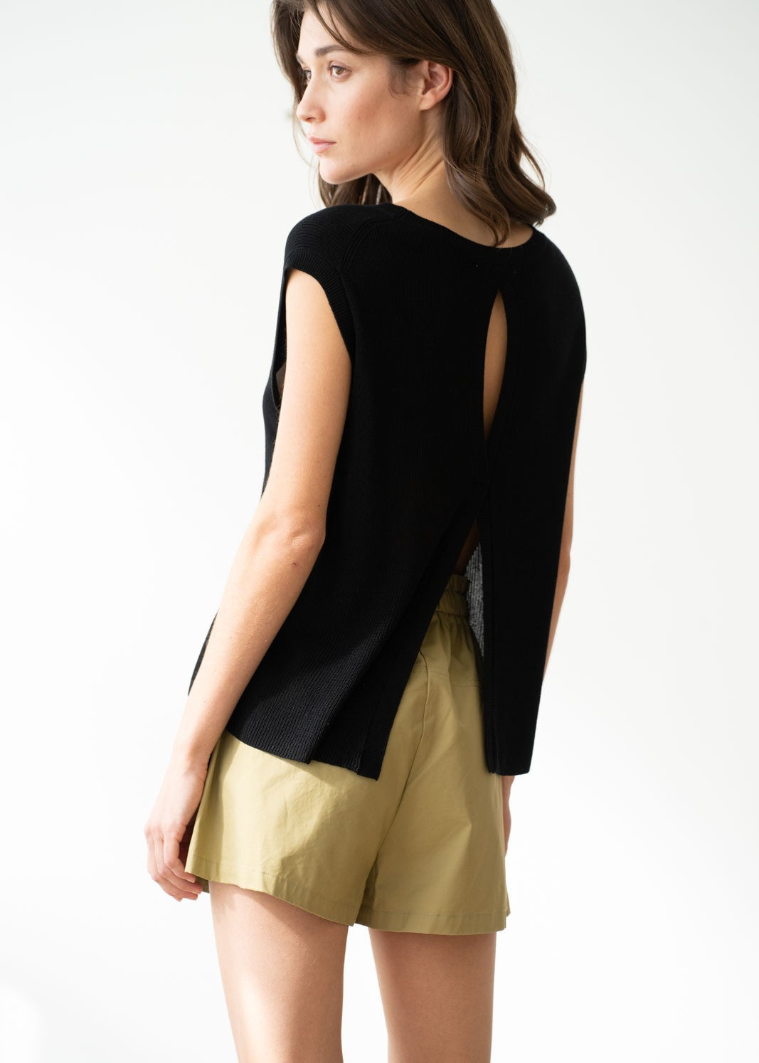 ELLE GREY CREW NECK CROCHET KNIT TOP – RELAXED MODERN SILHOUETTE