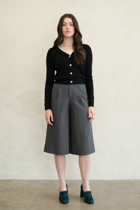 ELLE GREY SOFT AND LIGHTWEIGHT V-NECK CARDIGAN – BLACK