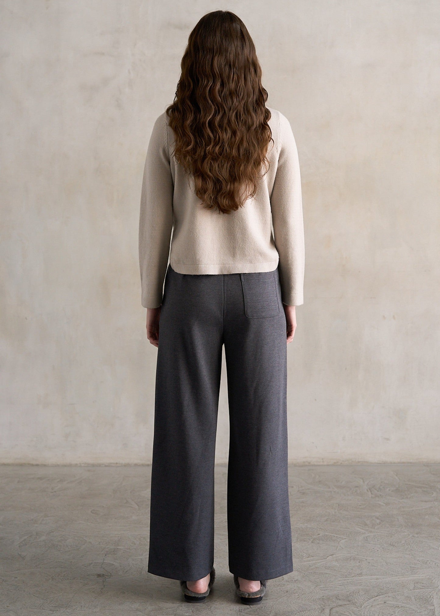 GREY LONGSLEEVE CREW NECK