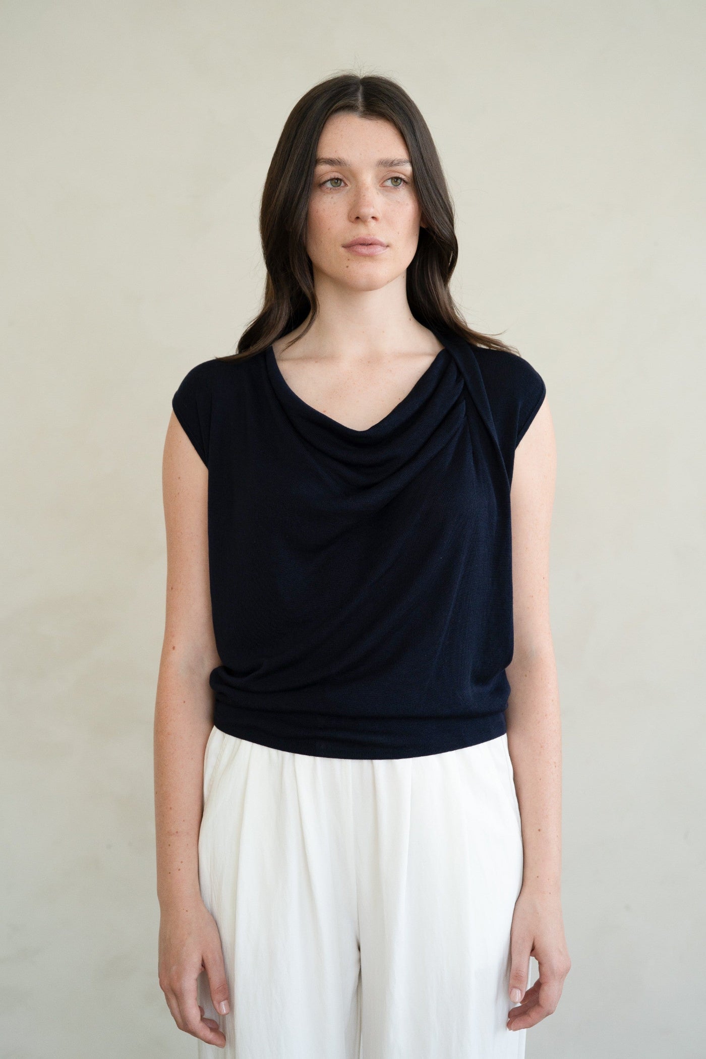VICTORIA SCULPTED DRAPE TOP