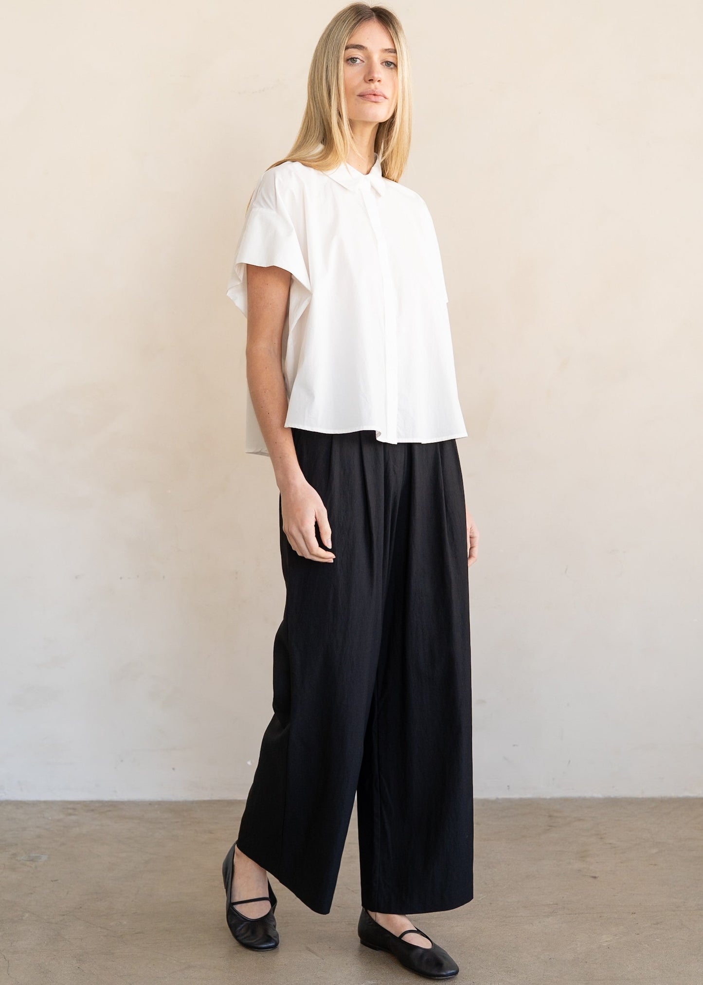 WHITE BOXY SHORT SLEEVE BUTTON-UP SHIRT