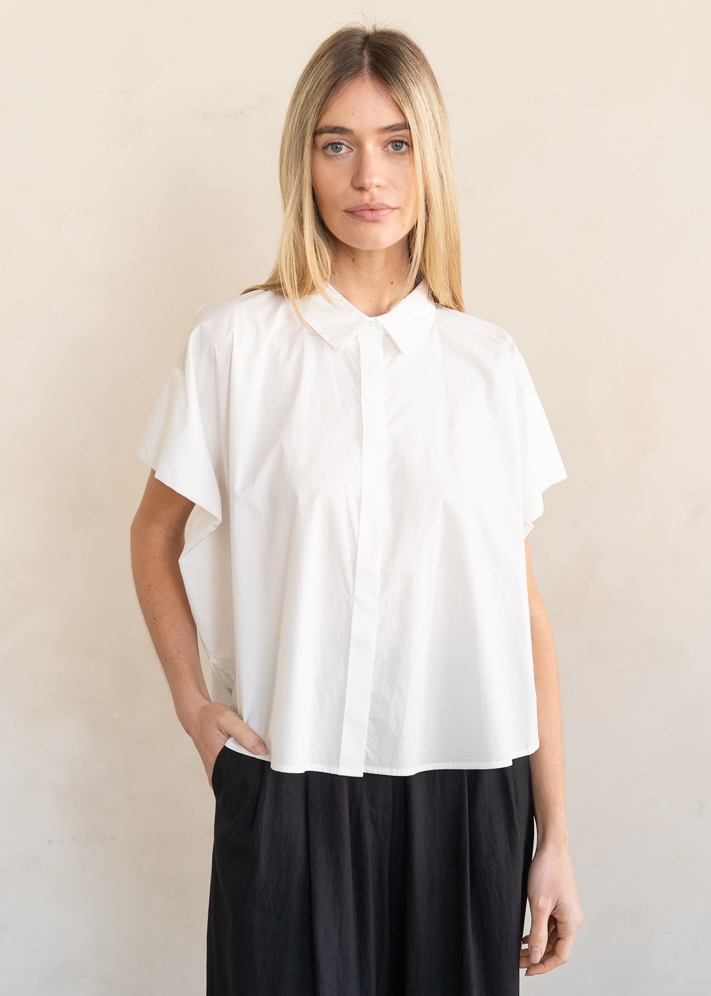 BOXY SHORT SLEEVE BUTTON-UP SHIRT
