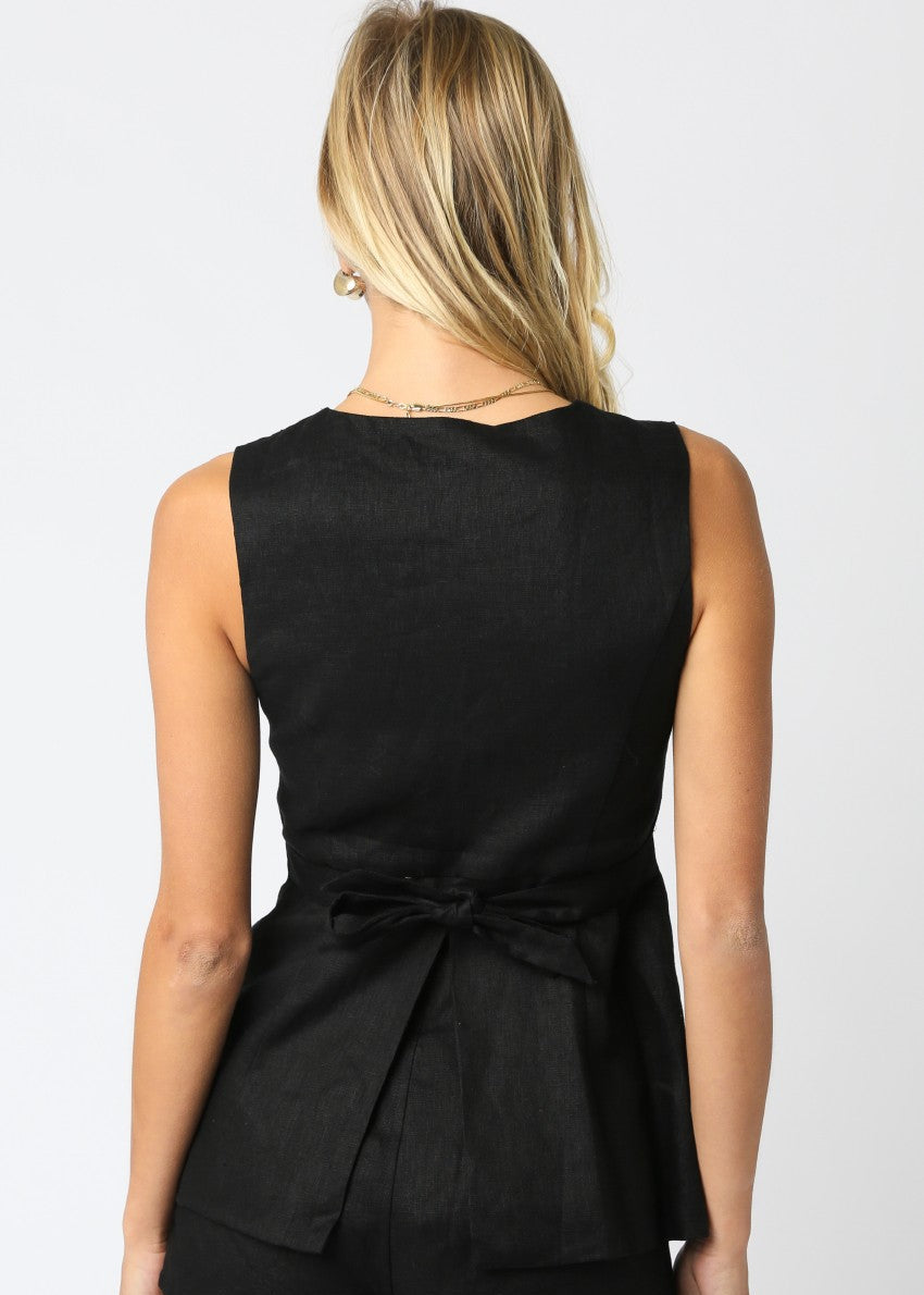 OLIVACEOUS CORA TOP – HIGH-NECK LINEN BUTTON-DOWN WITH CINCHED WAIST