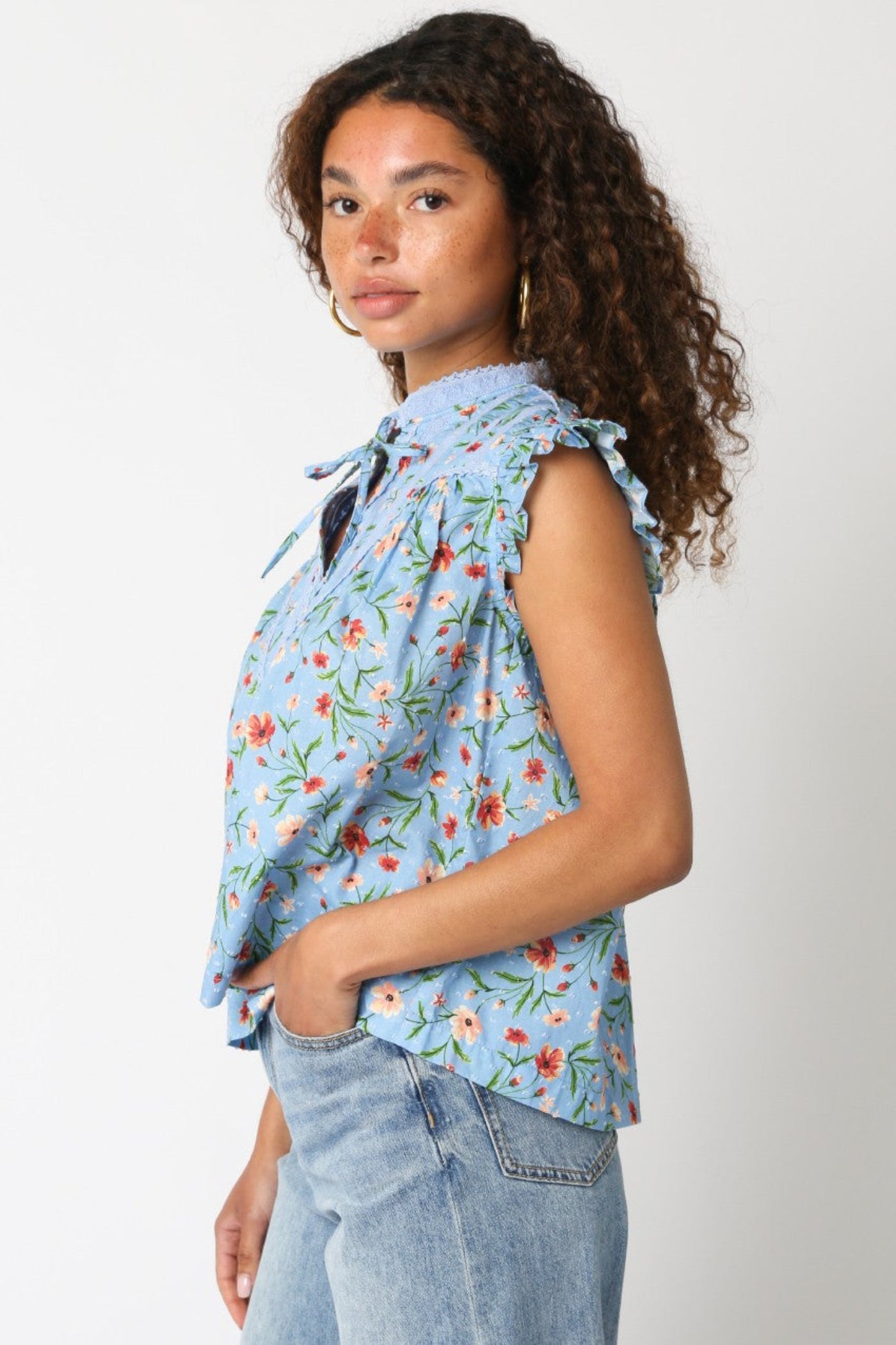 OLIVACEOUS AYLEN FLORAL SHIRT – FEMININE TIE-FRONT BLOUSE WITH RUFFLED HEM