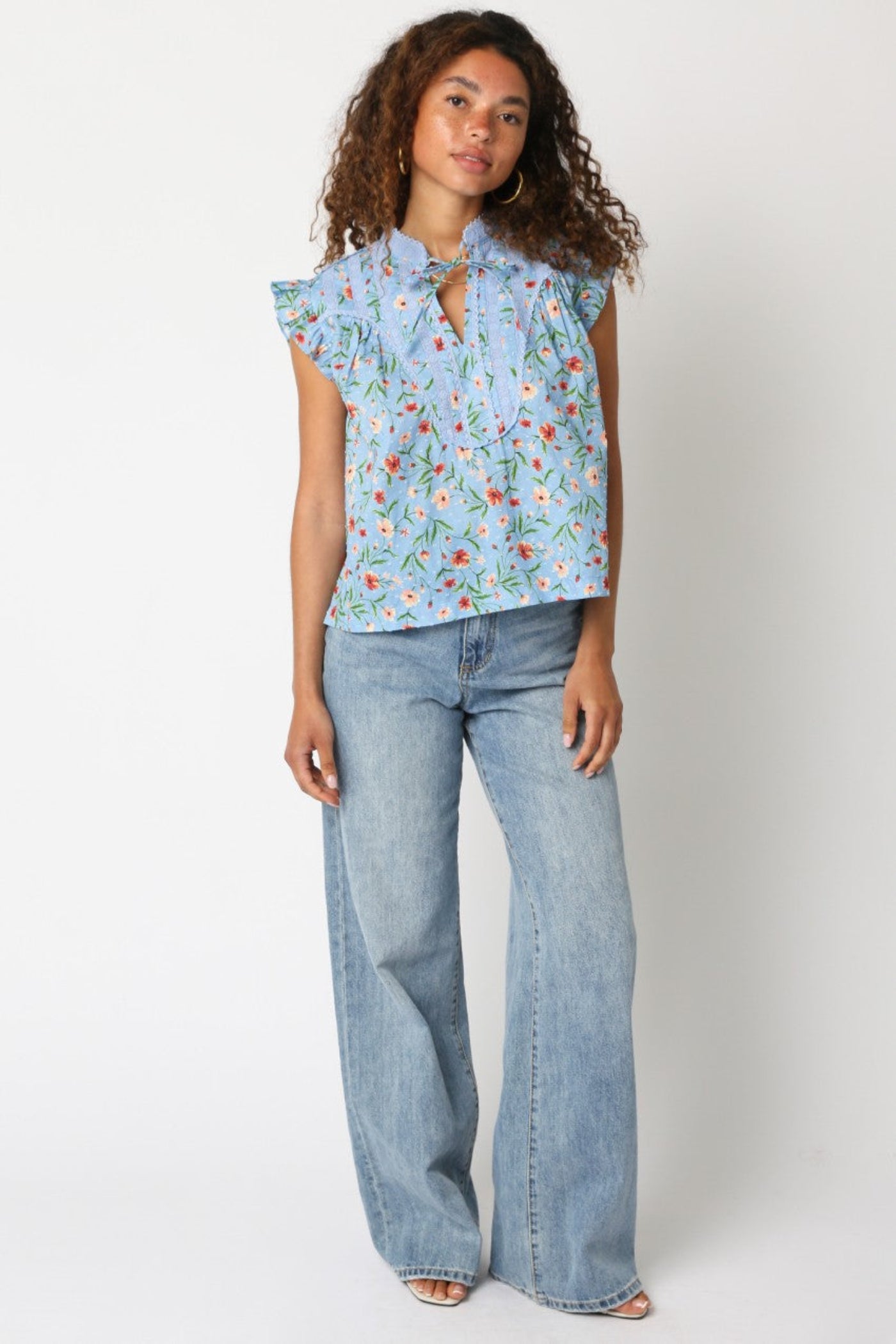 OLIVACEOUS AYLEN FLORAL SHIRT – FEMININE TIE-FRONT BLOUSE WITH RUFFLED HEM