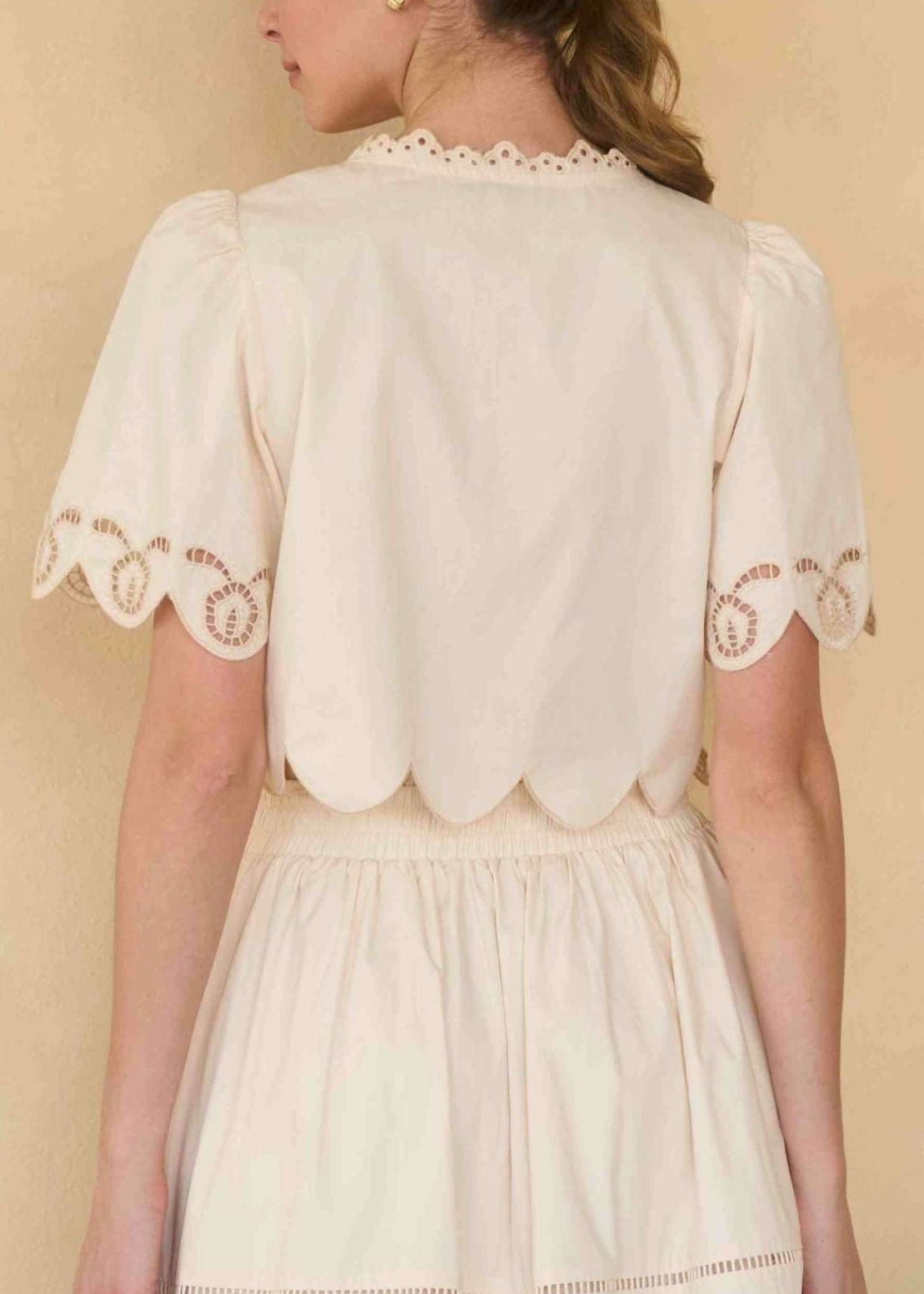 CREAM SHORT SLEEVE FRONT TIE TOP EYELET DESIGN