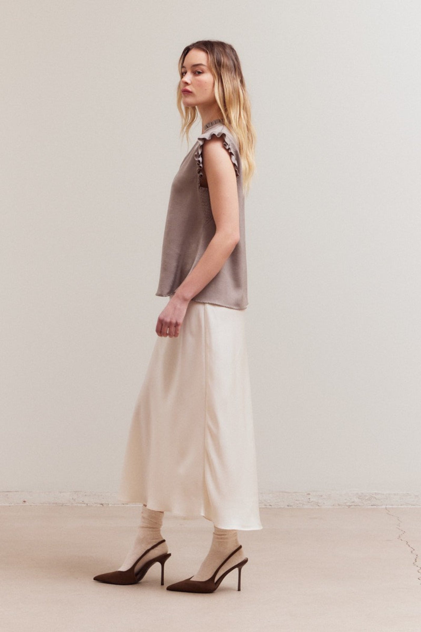 GRADE & GATHER FAWN SATIN RUFFLE SLEEVE TOP