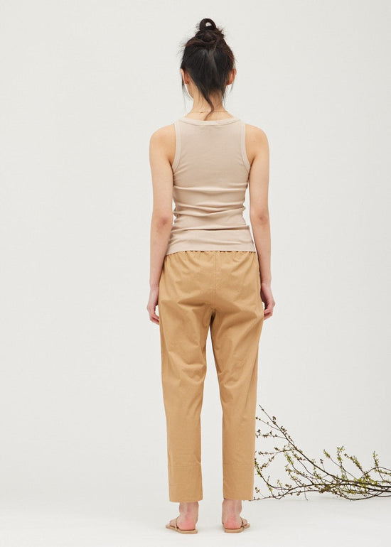 GRADE & GATHER THE BINDING RIBBED TANK TOP – A COMFORTABLE, FIGURE-FLATTERING STAPLE FOR EVERYDAY WEAR NATURAL COLOR