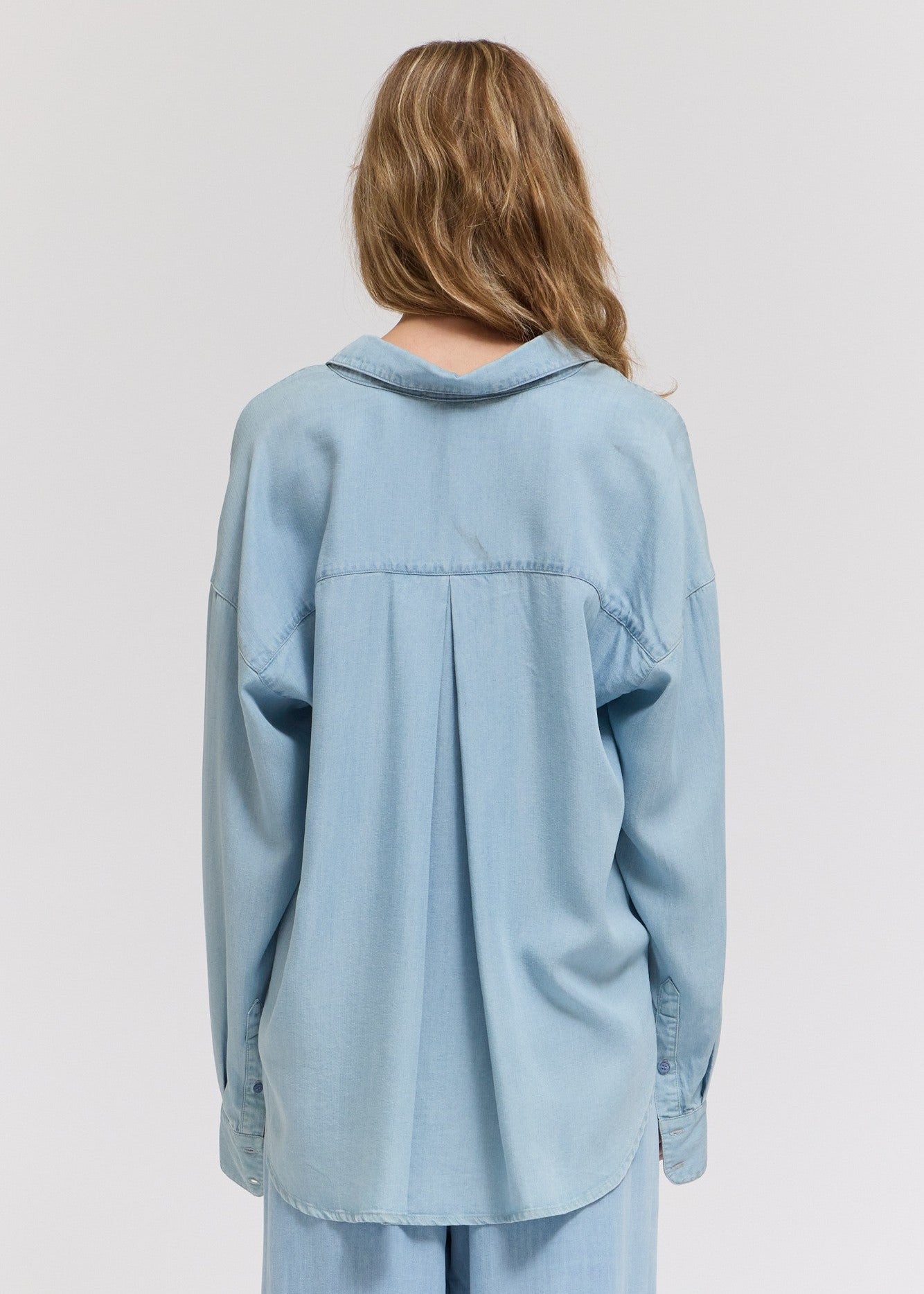 MELISSA CHAMBRAY BUTTON-UP SHIRT