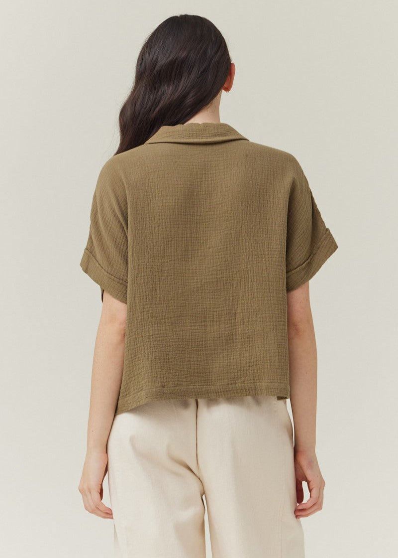 GRADE & GATHER THE COTTON GAUZE SHORT SLEEVE SHIRT – LIGHTWEIGHT AND BREATHABLE WITH A CLEAN, INVISIBLE BUTTON-DOWN DESIGN OLIVE COLOR