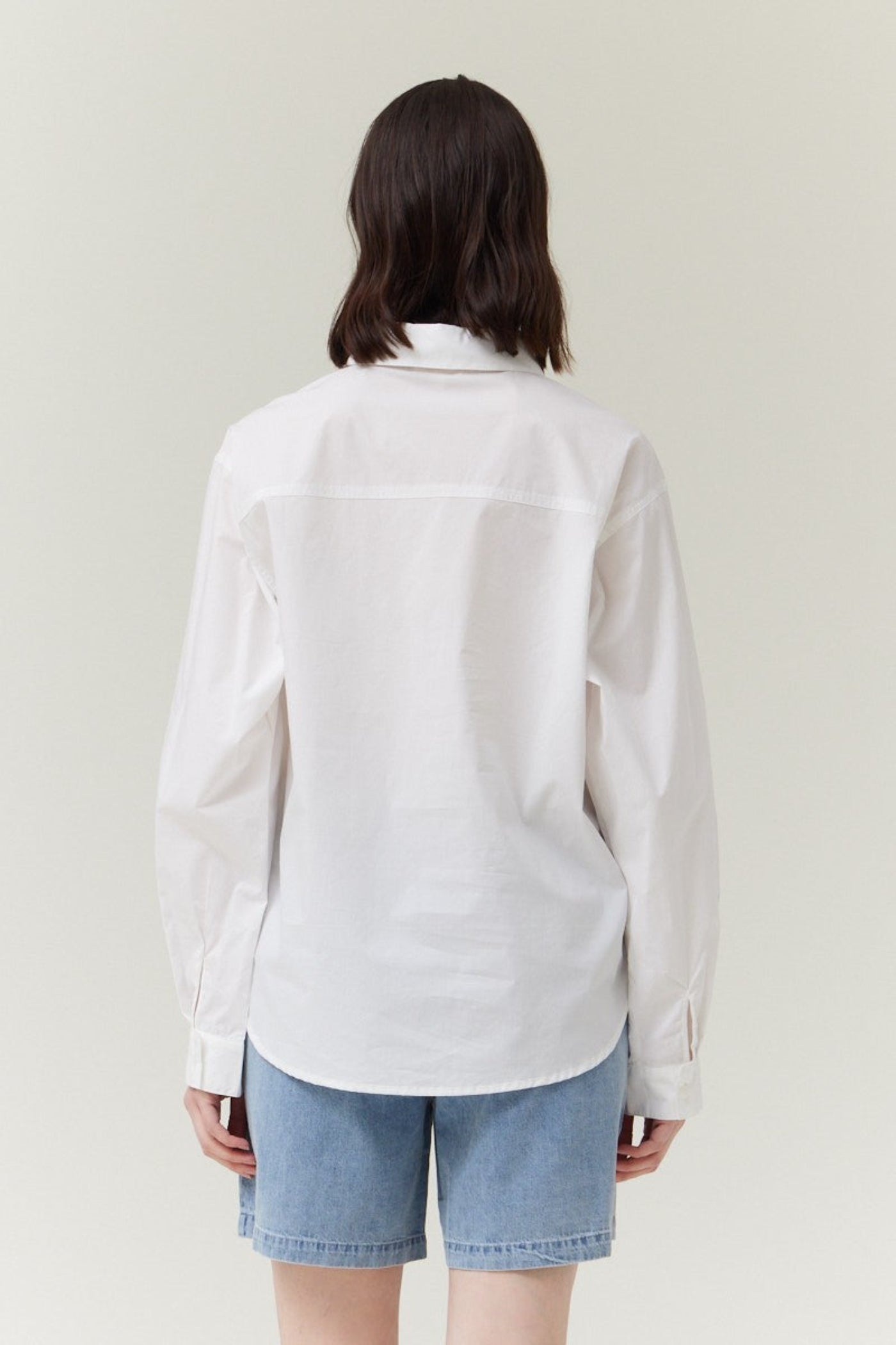 GRADE AND GATHER LONGSLEEVE COTTON SHIRT – A CLASSIC COLLARED SHIRT IN OFF-WHITE 100% COTTON