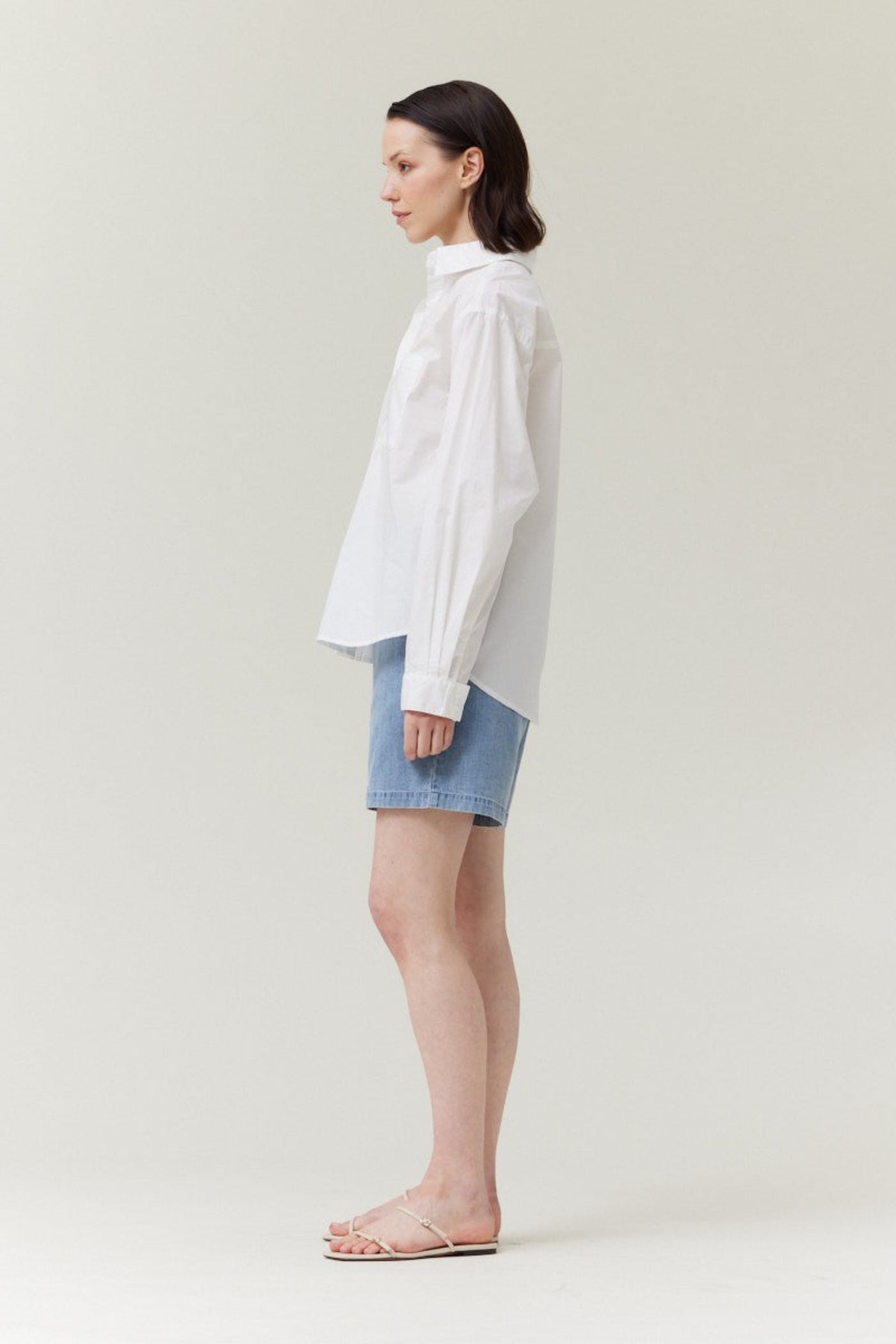 GRADE AND GATHER LONGSLEEVE COTTON SHIRT – A CLASSIC COLLARED SHIRT IN OFF-WHITE 100% COTTON