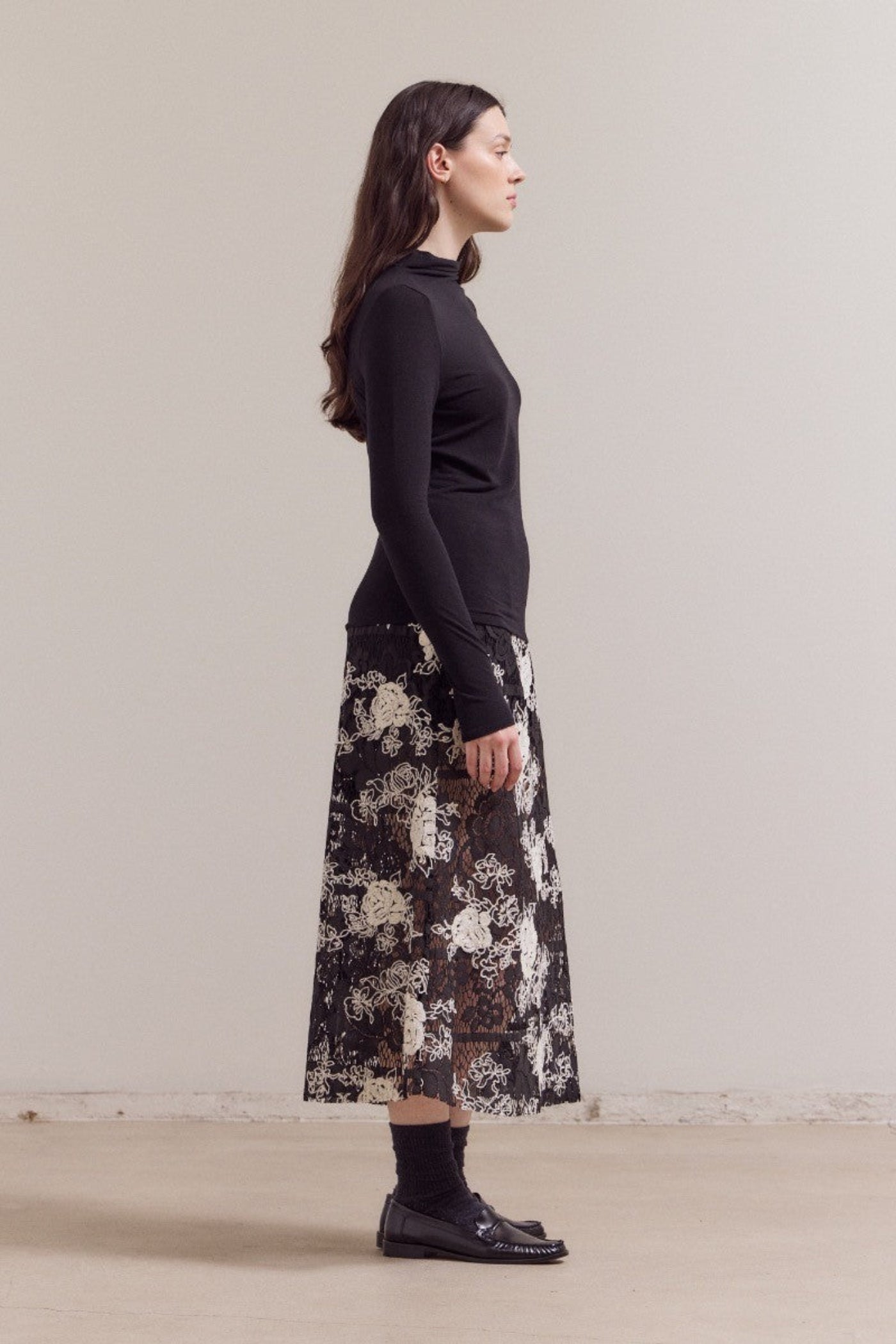 BLOACK MOCK NECK TOP