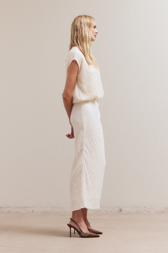 GRADE AND GATHER CREAM SLEEVELESS PUFFY TOP