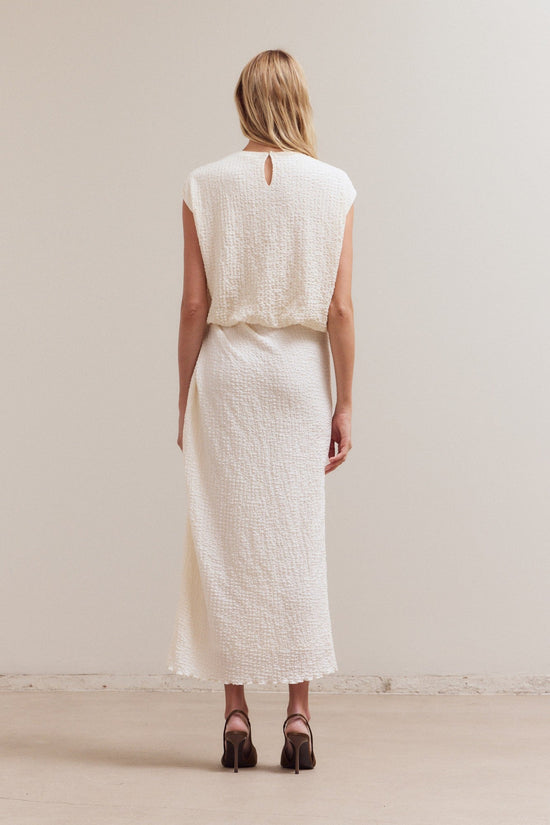 GRADE AND GATHER CREAM SLEEVELESS PUFFY TOP