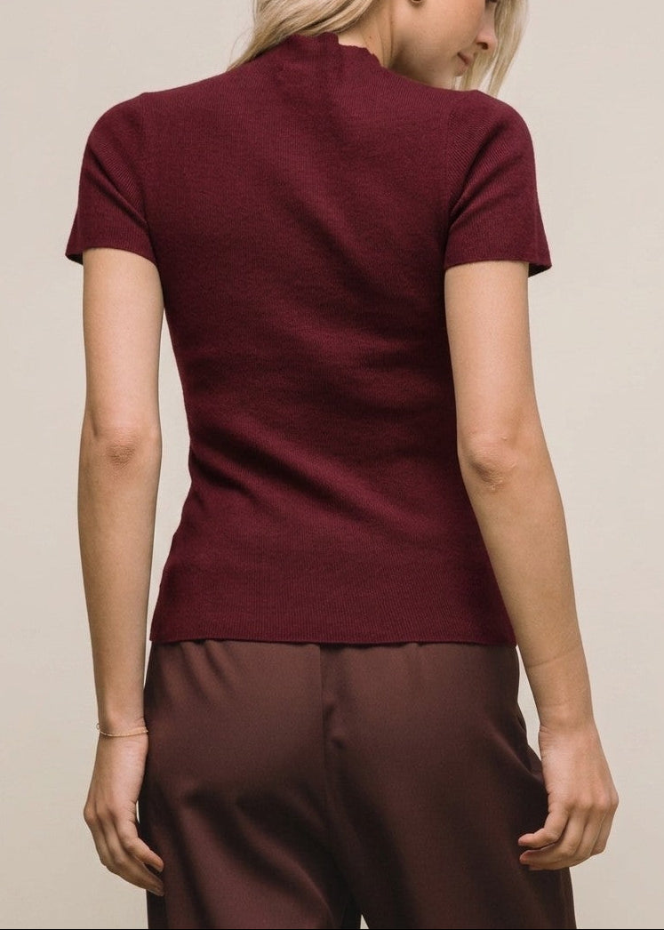 BURGUNDY KNIT SHORT SLEEVE TOP