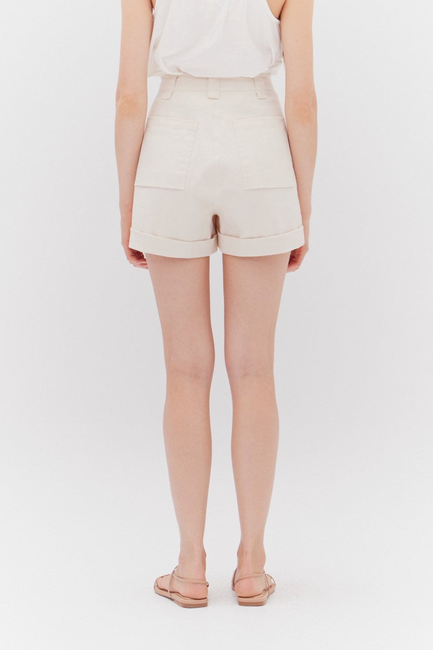 GRADE AND GATHER TWILL SHORTS – CLASSIC MILK-COLORED SHORTS WITH POCKETS AND BELT LOOPS