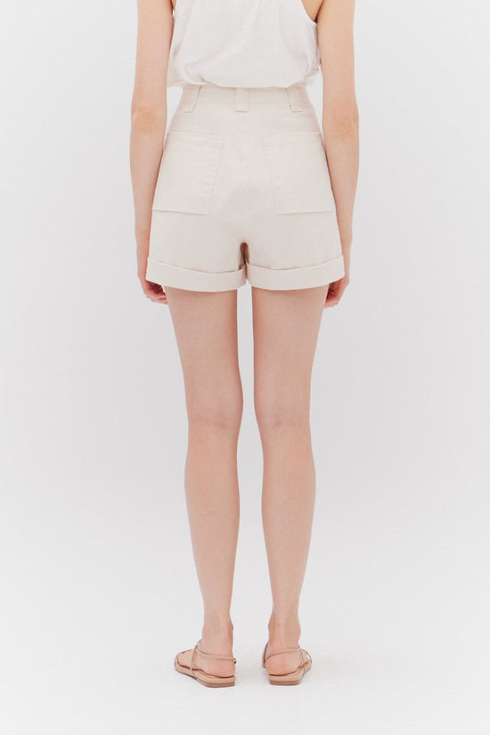 GRADE AND GATHER TWILL SHORTS – CLASSIC MILK-COLORED SHORTS WITH POCKETS AND BELT LOOPS