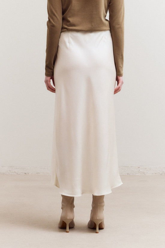 GRADE AND GATHER FLARED SATIN MAXI SKIRT – A FLOWY SATIN SKIRT IN BLACK AND ECRU FOR ELEVATED EVERYDAY STYLE