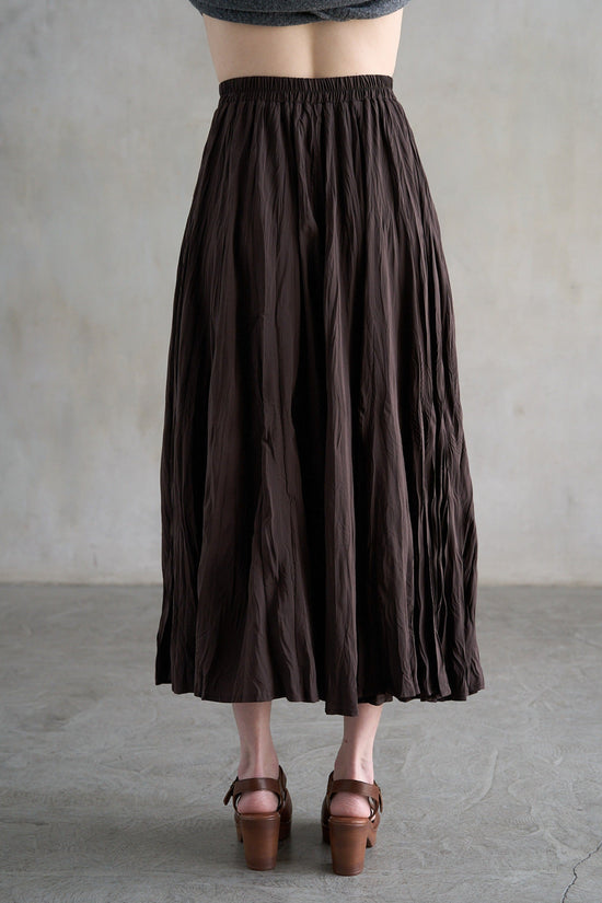 ELLE GREY ELEGANT CRINKLED MAXI SKIRT – SAGE & DARK BROWN
