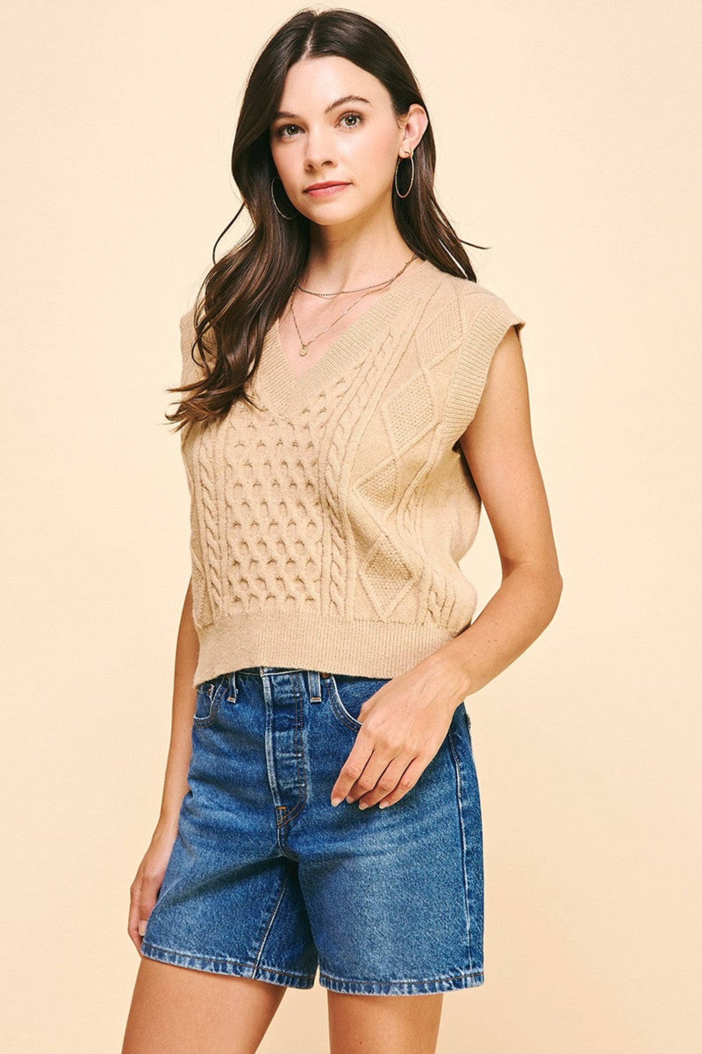 PINCH CABLE KNIT SWEATER VEST – CLASSIC TEXTURE, TIMELESS STYLE