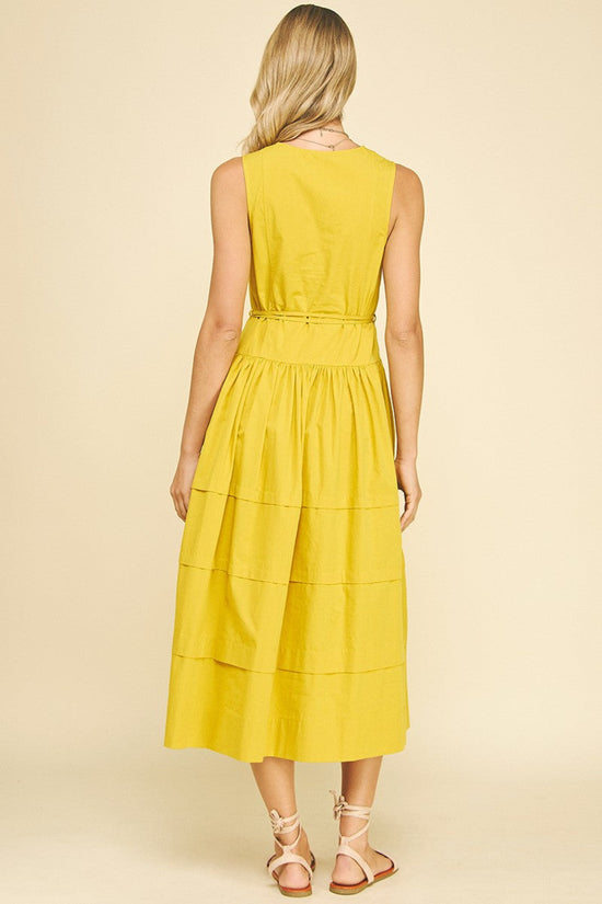 PINCH V-NECK TIERED MIDI DRESS – A COTTON MIDI DRESS WITH TIERED LAYERS AND A FLATTERING WAIST TIE