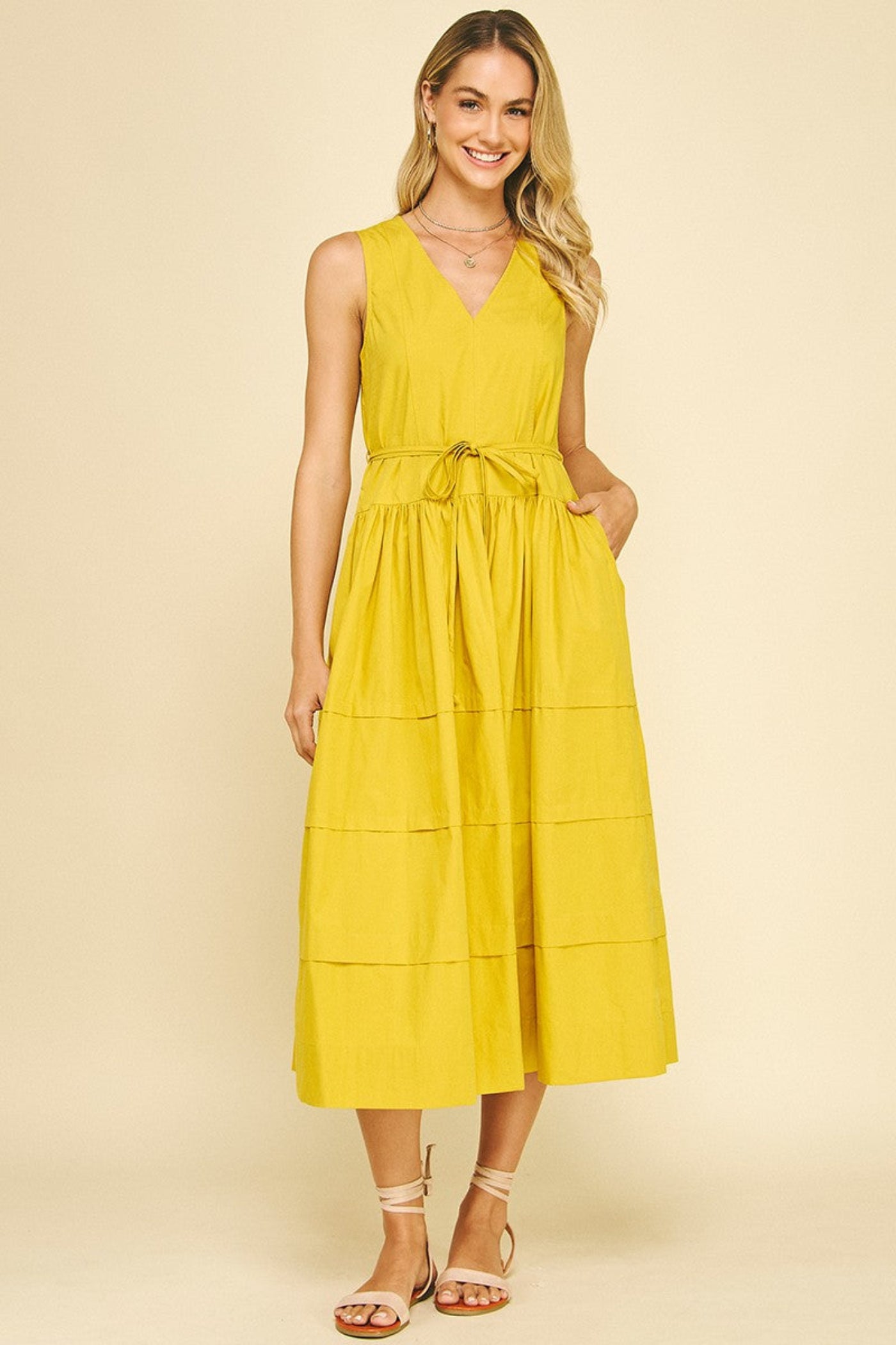 PINCH V-NECK TIERED MIDI DRESS – A COTTON MIDI DRESS WITH TIERED LAYERS AND A FLATTERING WAIST TIE