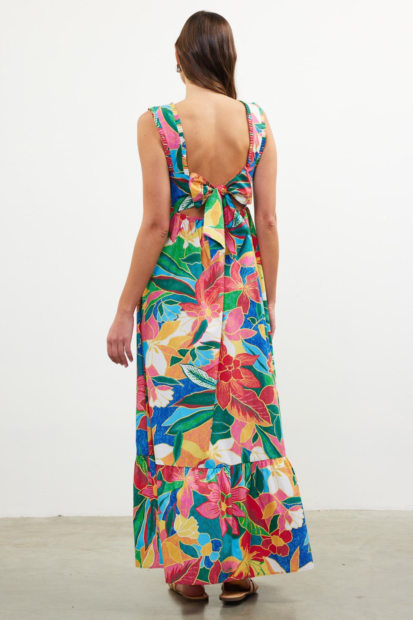 SKIES ARE BLUE THE PRINTED RUFFLE TIERED MAXI DRESS – A TROPICAL MULTICOLORED STATEMENT WITH TIE-BACK DETAIL AND FLOWING LAYERS