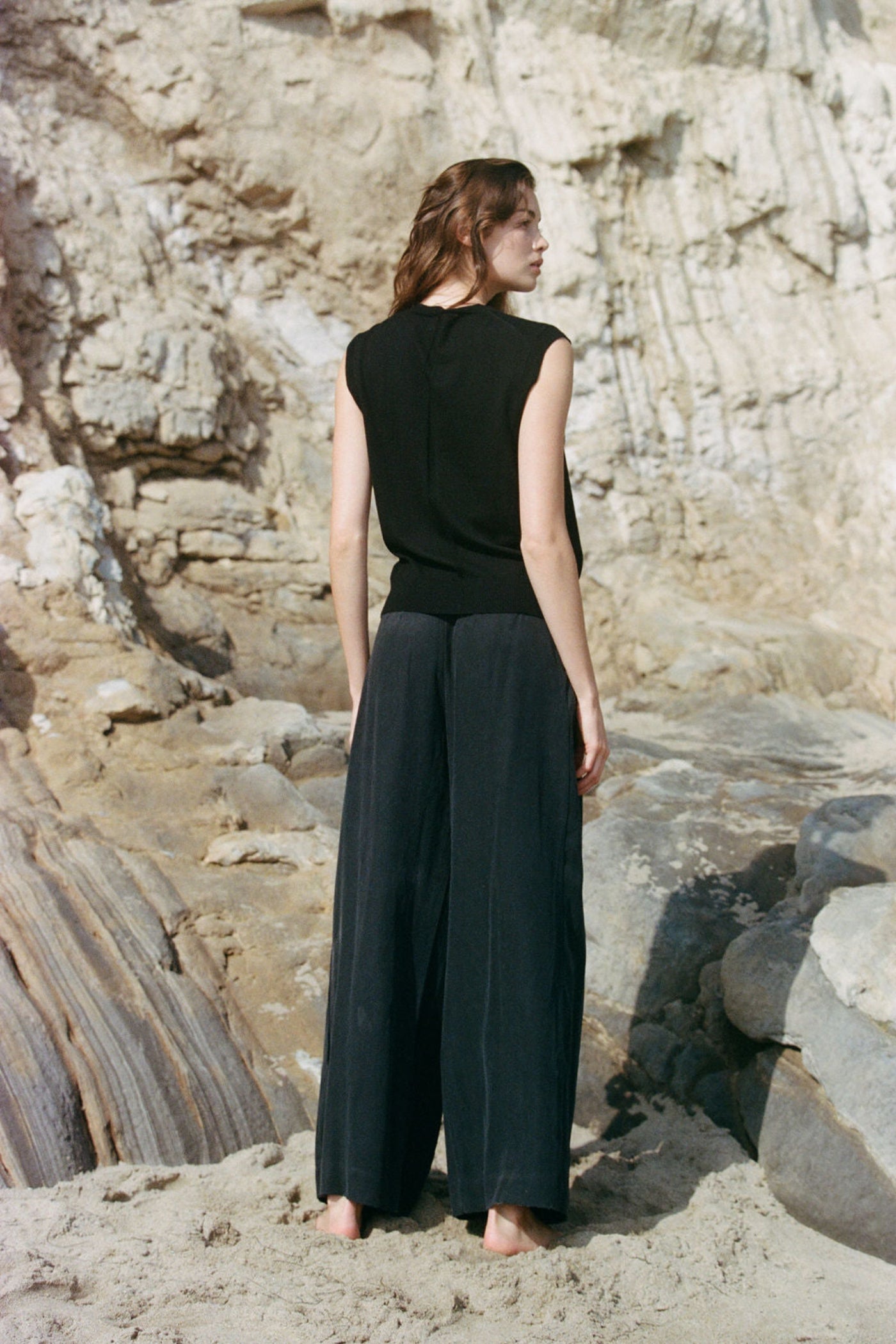 A.REN KNIT 100% CASHMERE ROUND NECK VEST TOP – SLEEVELESS