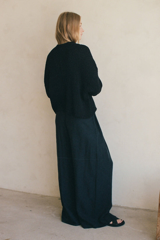 A.REN VENNI SWEATER TOP – RIBBED KNIT WITH CONTRAST STITCHING