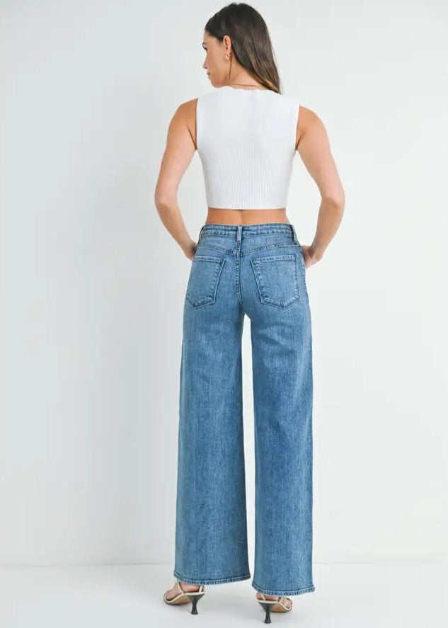 JBD WIDE LEG DENIM JEANS – A MEDIUM WASH DENIM WITH LAID-BACK STRUCTURE AND EVERYDAY VERSATILITY