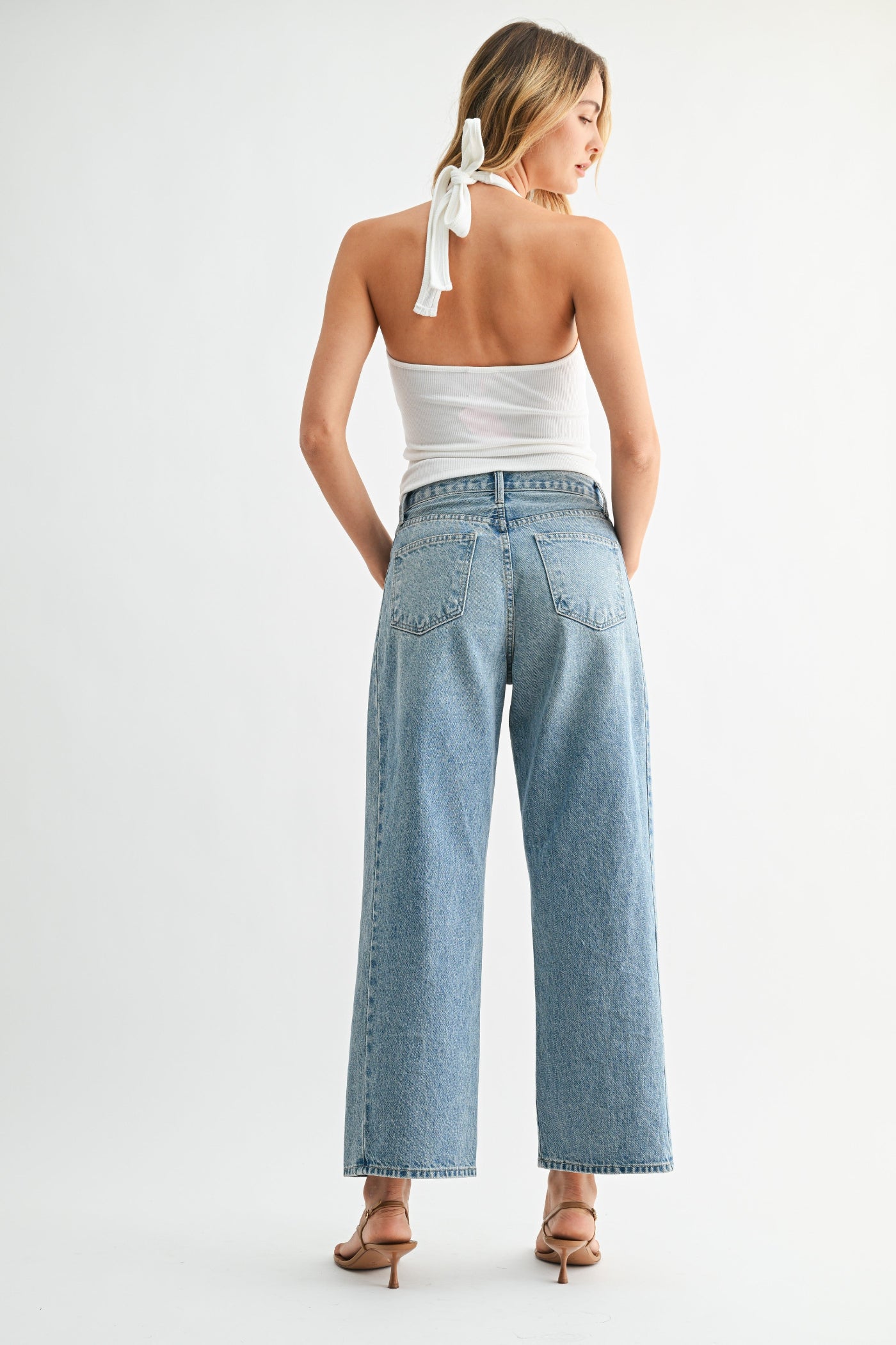 MEDIUM WASH BARREL JEANS