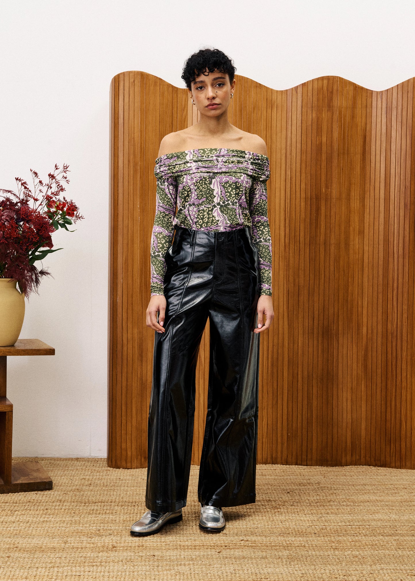 FRNCH BLACK STRAIGHT VINYL SIAMESE PANTS WITH CONTRAST STITCHING