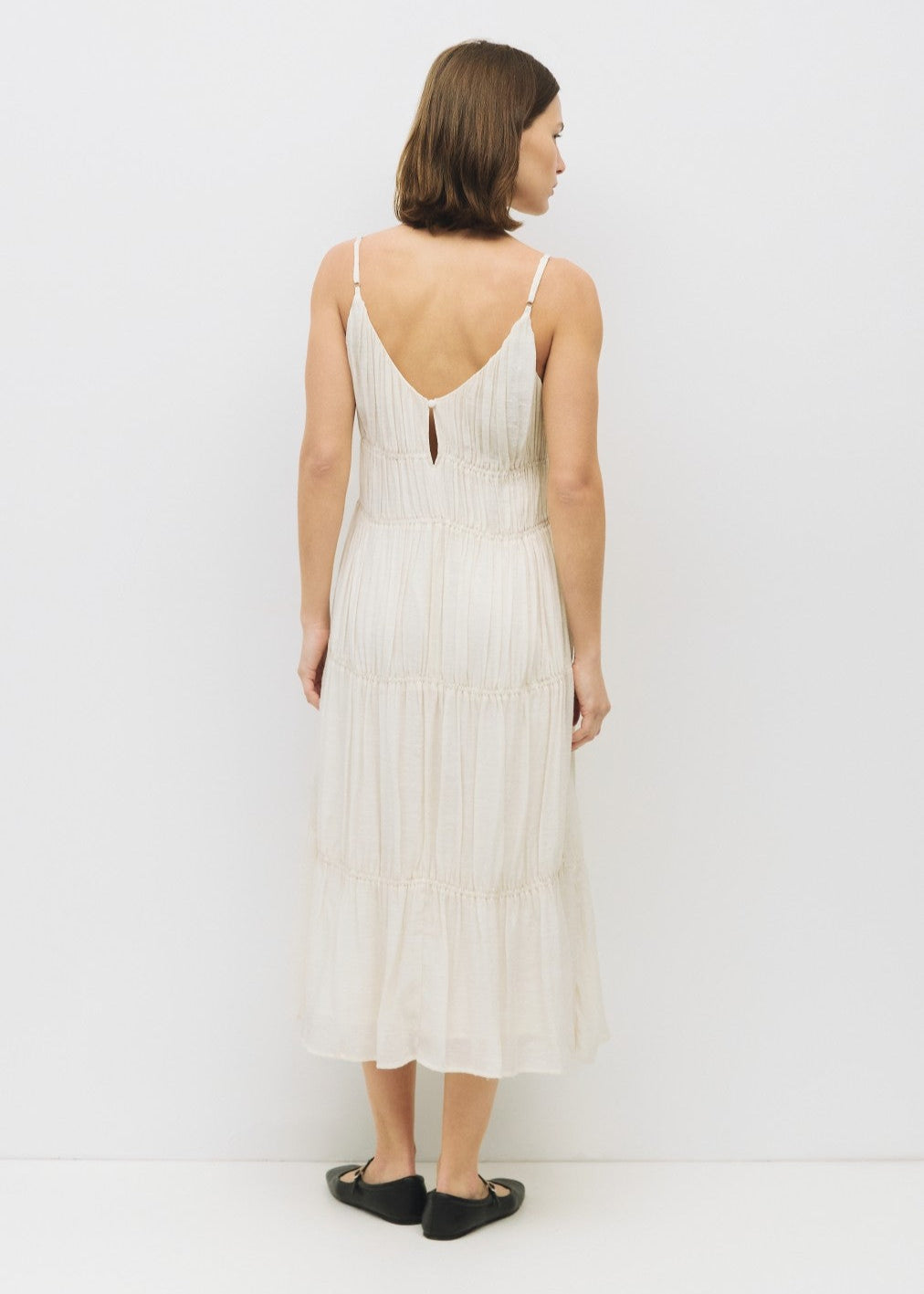 MOD REF THE KENDRA DRESS – A TEXTURED, FLOWING MAXI WITH SPAGHETTI STRAPS AND A RELAXED SILHOUETTE CREAM DRESS