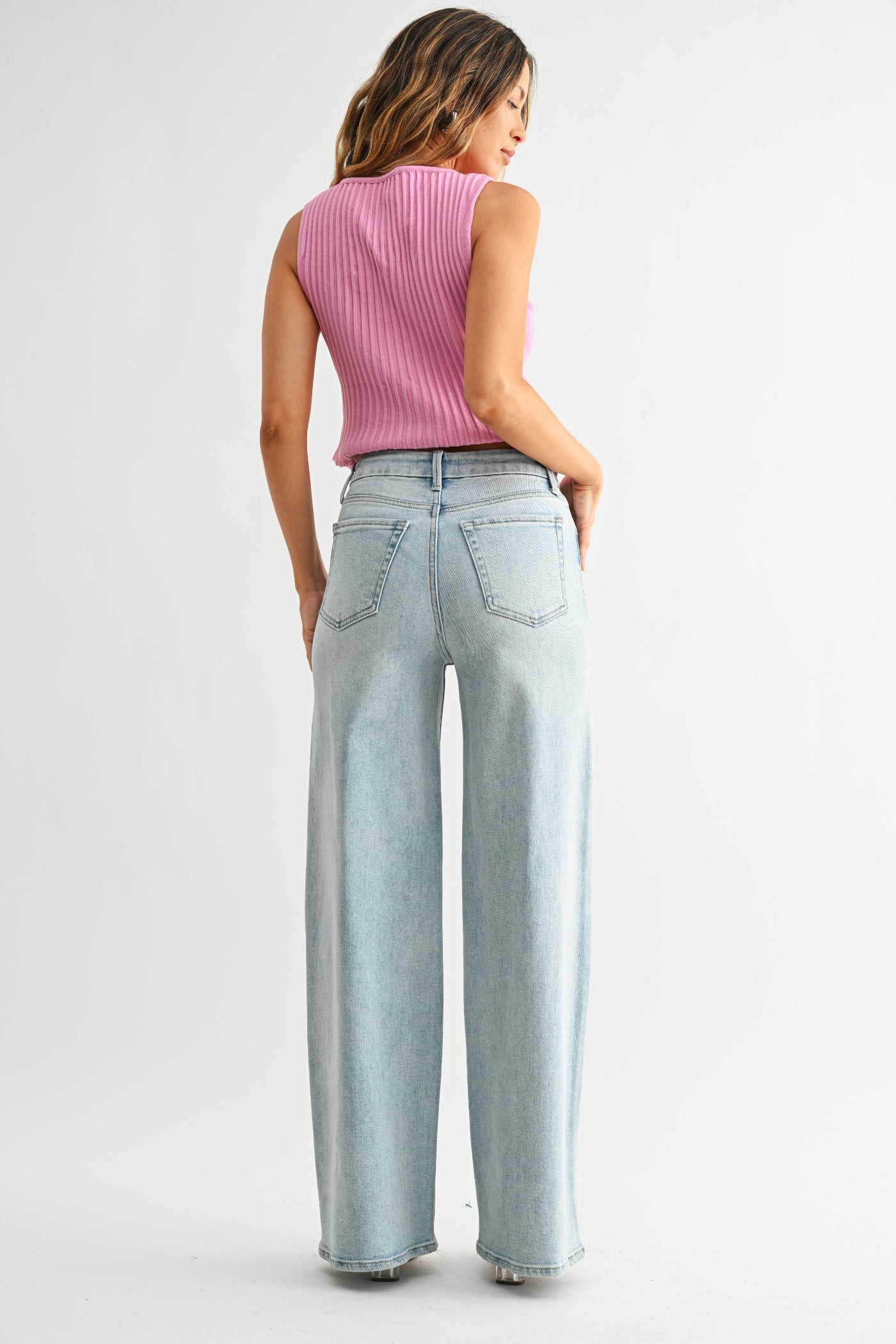 LIGHT WASH RELAXED DENIM