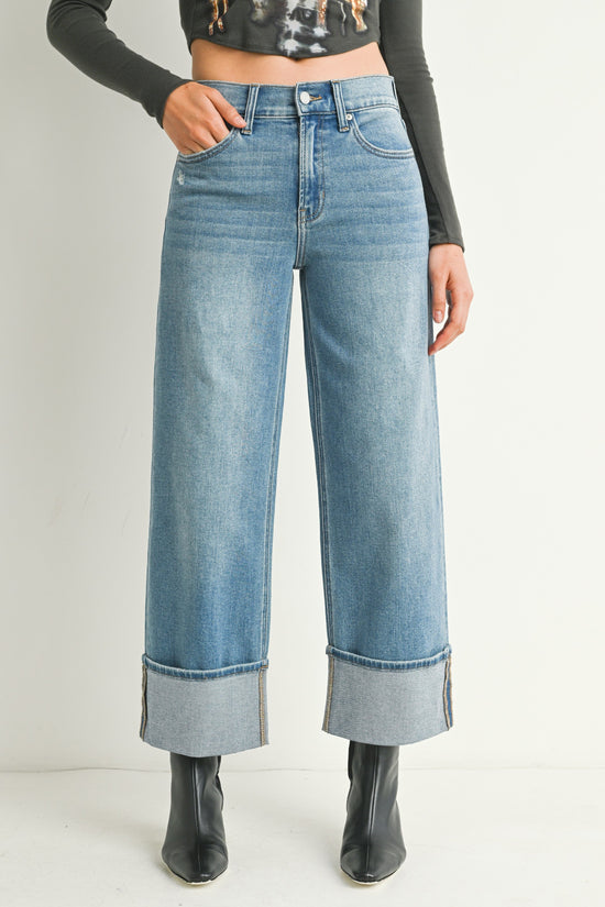 JBD PETITE CUFFED SLIM WIDE – A SLIM-FIT WIDE-LEG JEAN WITH A MODERN CUFFED HEM, MADE FOR PETITES