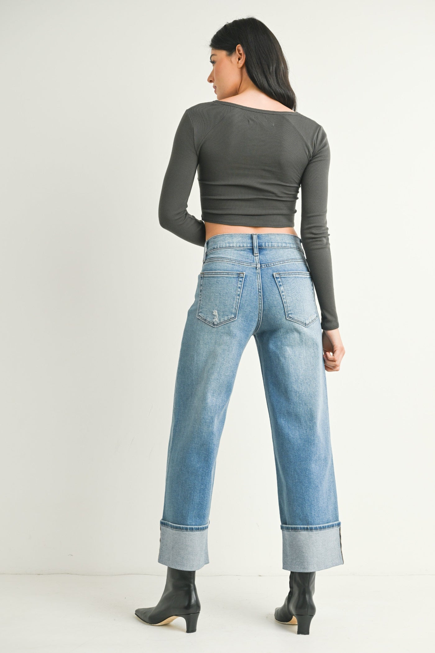 JBD PETITE CUFFED SLIM WIDE – A SLIM-FIT WIDE-LEG JEAN WITH A MODERN CUFFED HEM, MADE FOR PETITES