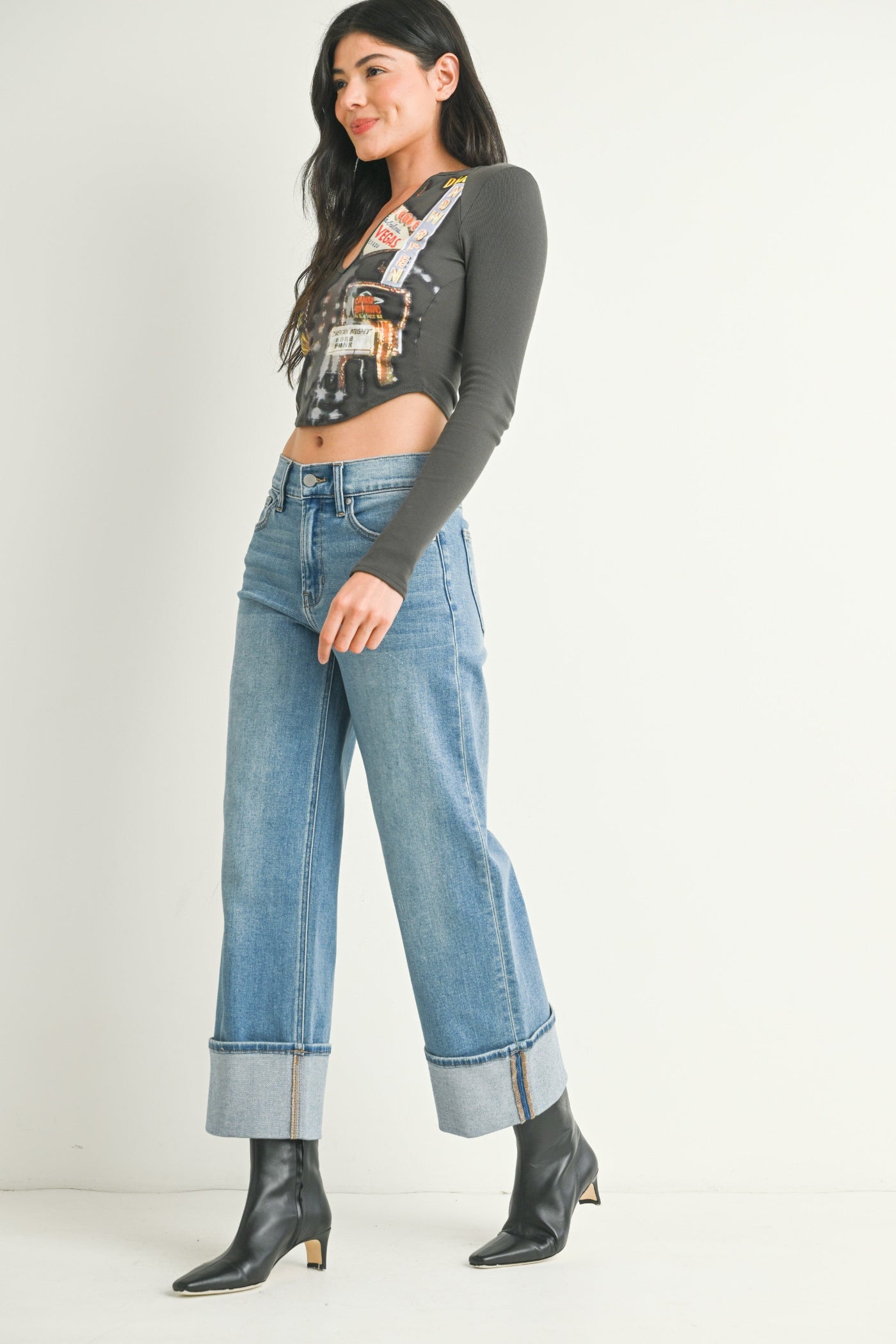 JBD PETITE CUFFED SLIM WIDE – A SLIM-FIT WIDE-LEG JEAN WITH A MODERN CUFFED HEM, MADE FOR PETITES