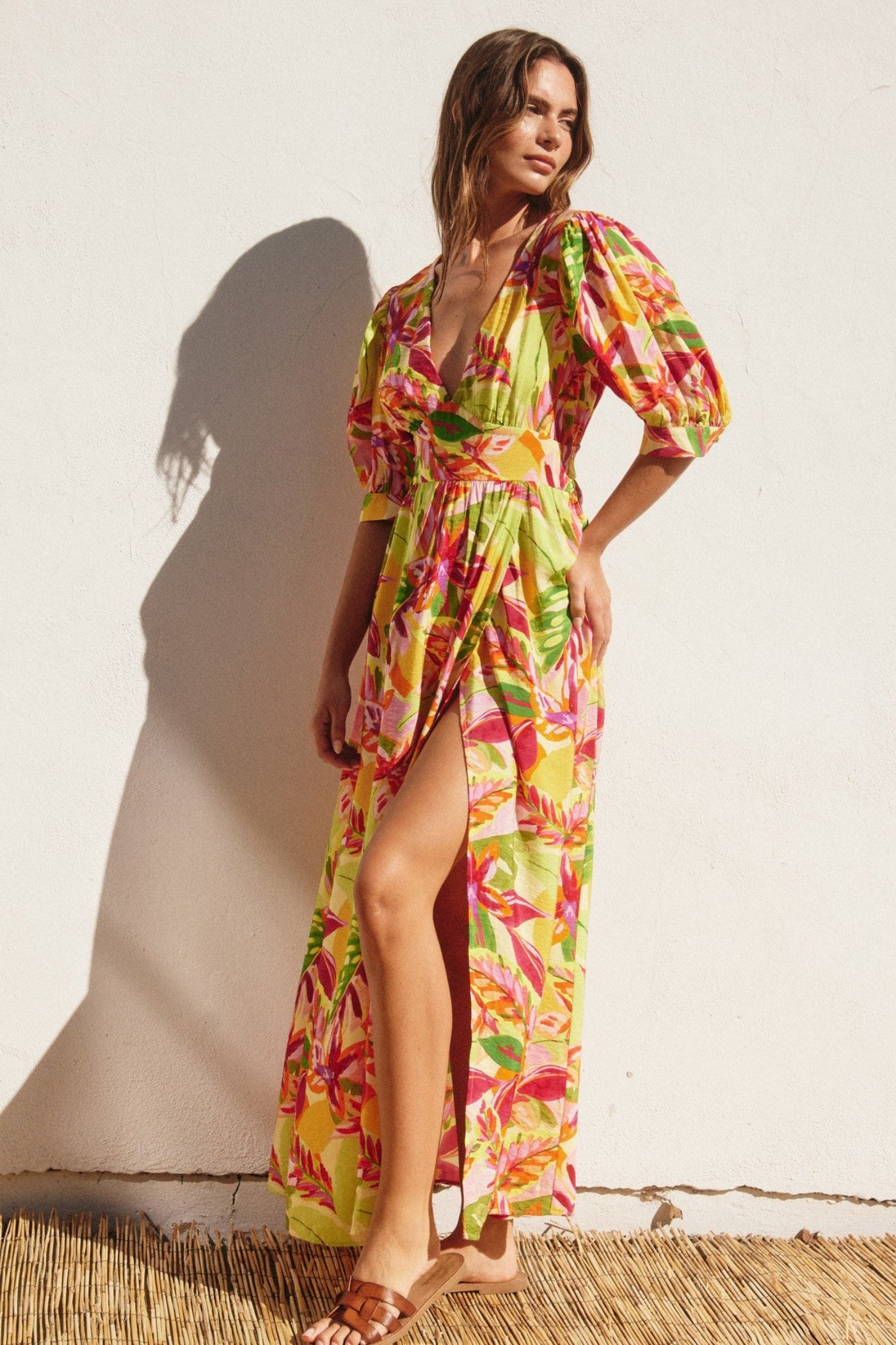 DRESS FORUM WHITE LOTUS SURPLICE SLIT MAXI DRESS – A TROPICAL FLORAL MAXI WITH A CINCHED WAIST AND AIRY SLIT SKIRT