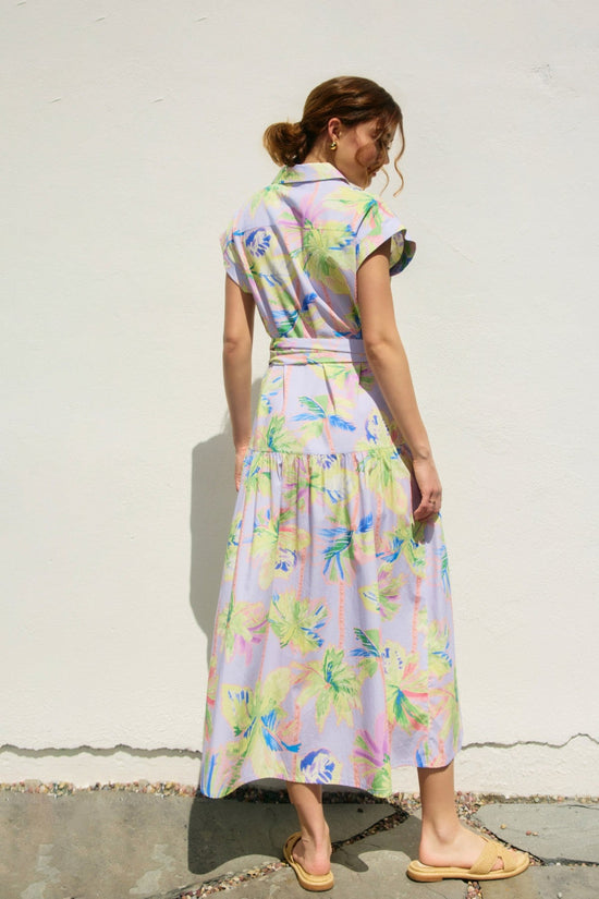 DRESS FORUM FLORAL RADIANCE SASH BELT SHIRT DRESS – A FLORAL SHIRT DRESS WITH A SASH BELT AND ROLL-UP SLEEVES