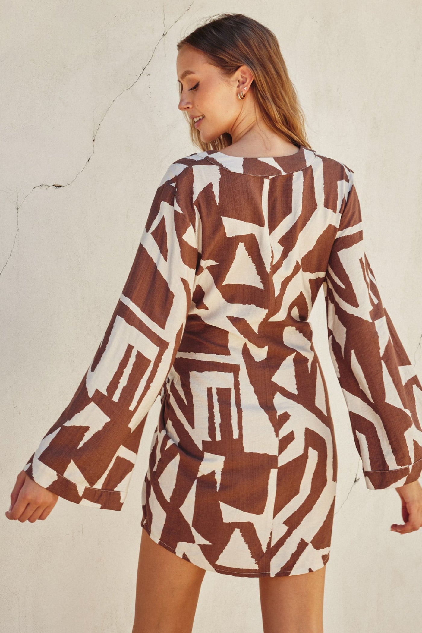 DRESS FORUM GEO ESCAPE WRAP DRESS – A VACATION-READY MINI WITH A BOLD PRINT AND BOHO SILHOUETTE