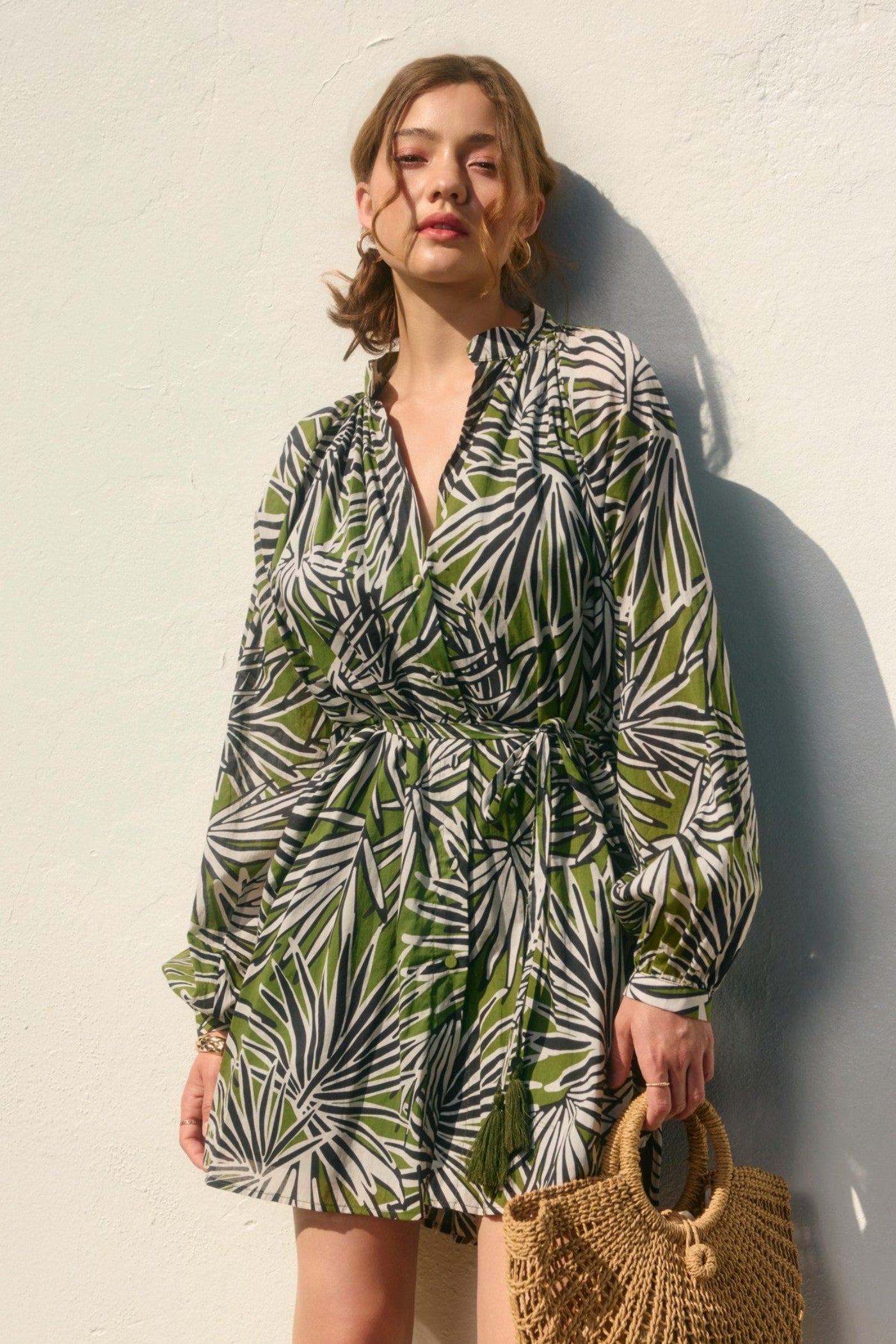 DRESS FORUM DRIFTING DREAMS BUBBLE SLEEVE SHIRT DRESS – TROPICAL PRINT MINI WITH A POLISHED TWIST