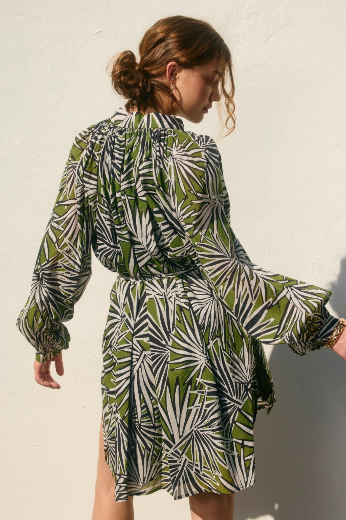 DRESS FORUM DRIFTING DREAMS BUBBLE SLEEVE SHIRT DRESS – TROPICAL PRINT MINI WITH A POLISHED TWIST