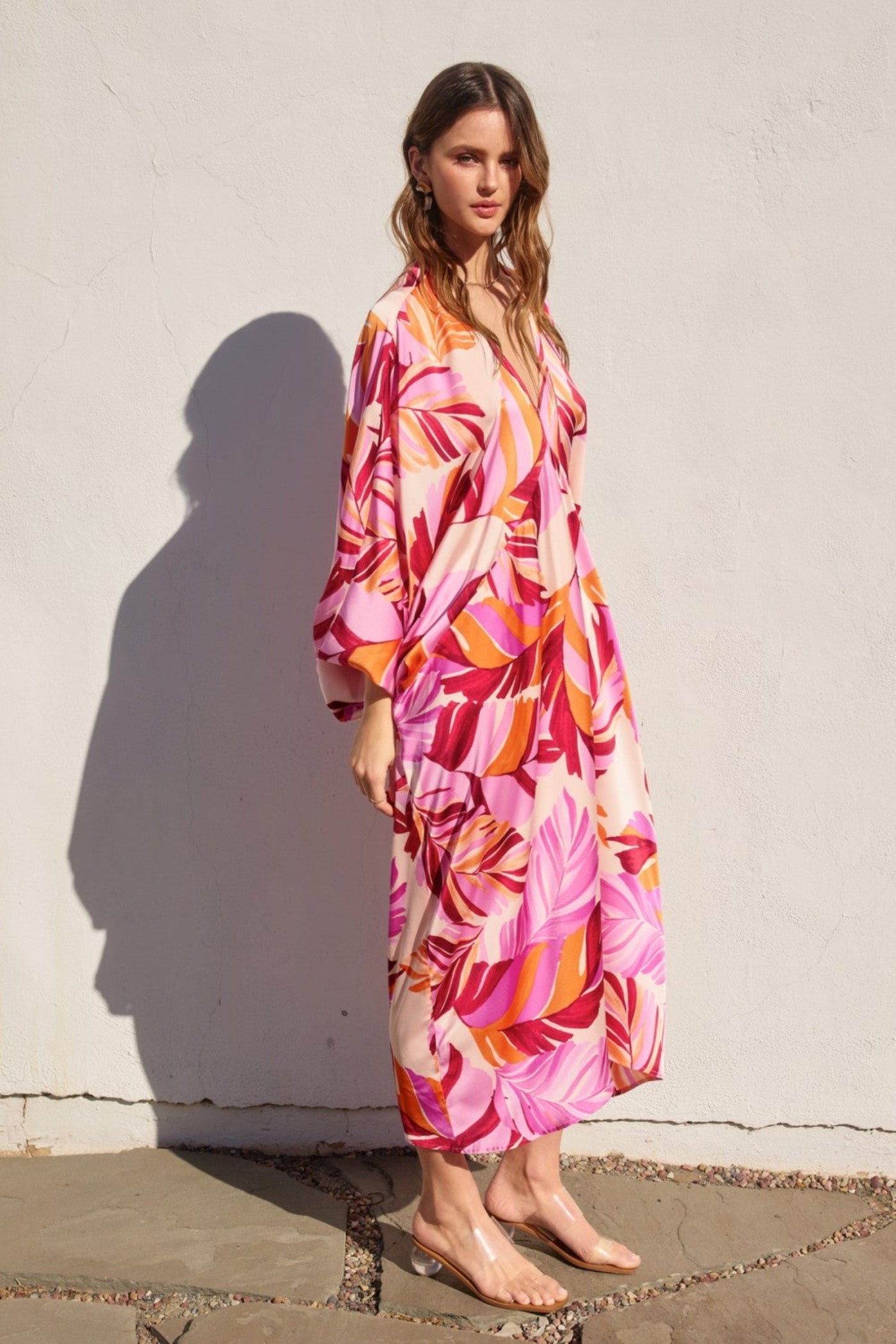DRESS FORUM BERRY KISS MAXI KAFTAN DRESS – A TROPICAL SATIN KAFTAN WITH BATWING SLEEVES AND A FLOWY SILHOUETTE