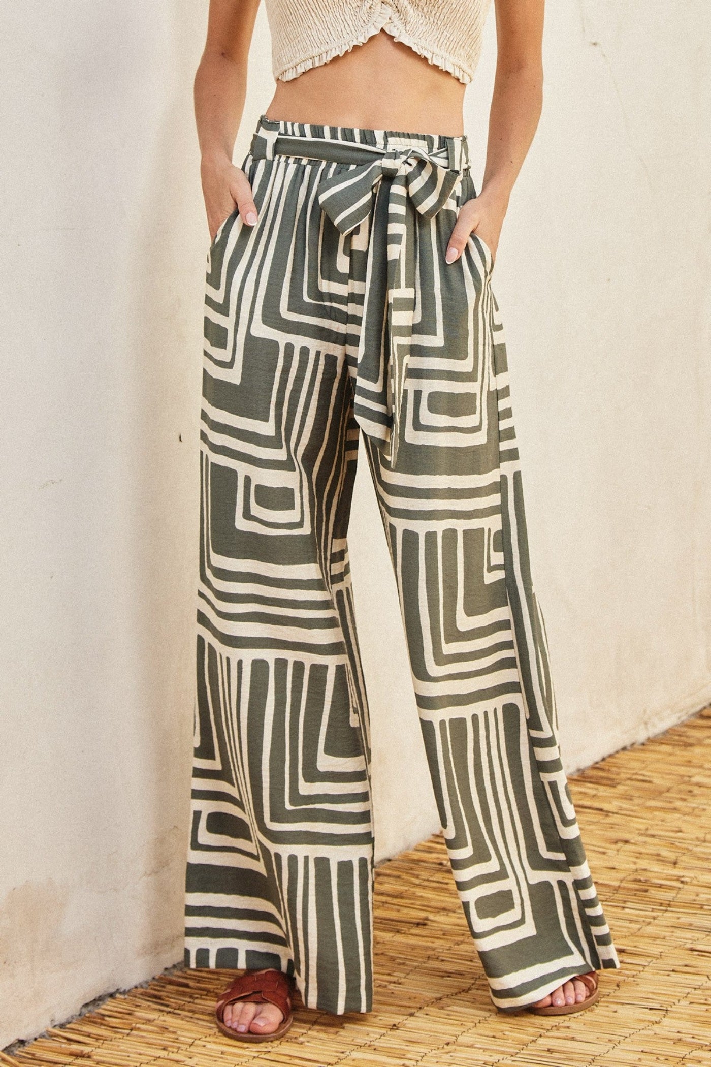 DRESS FORUM RUNAWAY LOOPED BELT PANTS – PRINTED WIDE LEG PANTS WITH A REMOVABLE BELT AND RELAXED FIT
