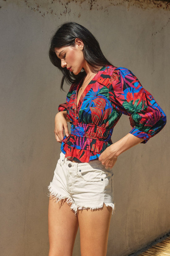 DRESS FORUM HOT SHOT CINCHED WAIST FLARED HEM TOP – A TROPICAL PRINT COTTON TOP WITH A CINCHED WAIST AND FLIRTY FLARED HEM