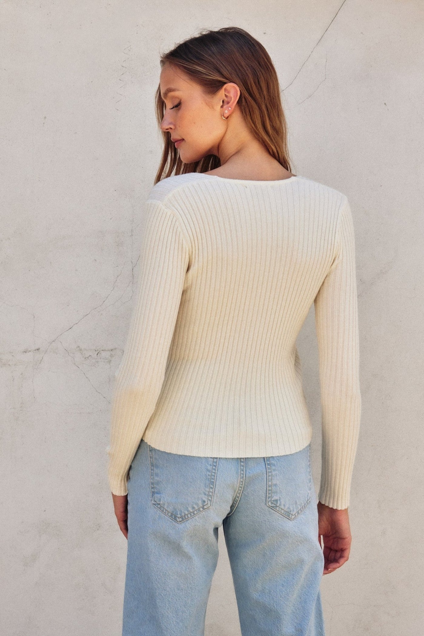 DRESS FORUM V NECK FITTED LIGHT SWEATER – IVORY