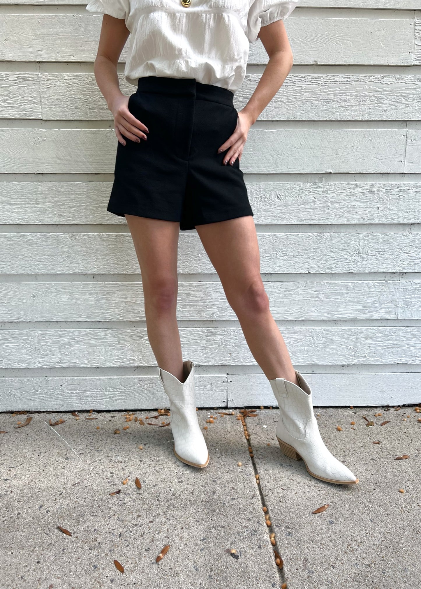 HALLEY TEXTURED SHORTS